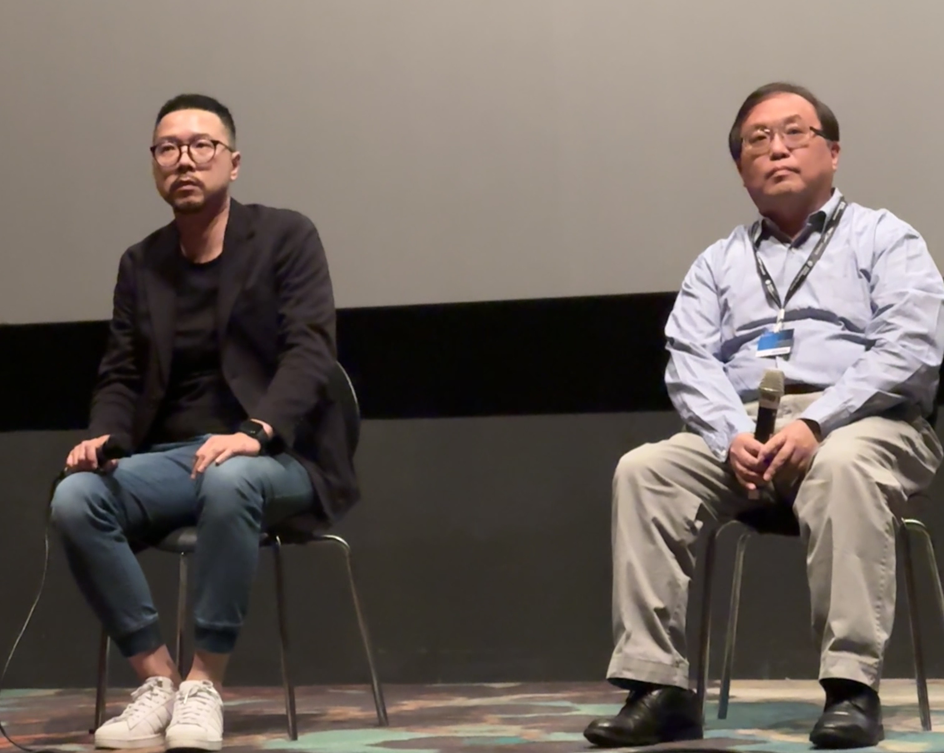 《少男少女》導演許立達（左）、監製唐在揚（右）出席釜山影展世界首映，回答韓國觀眾的提問。（華納兄弟提供）