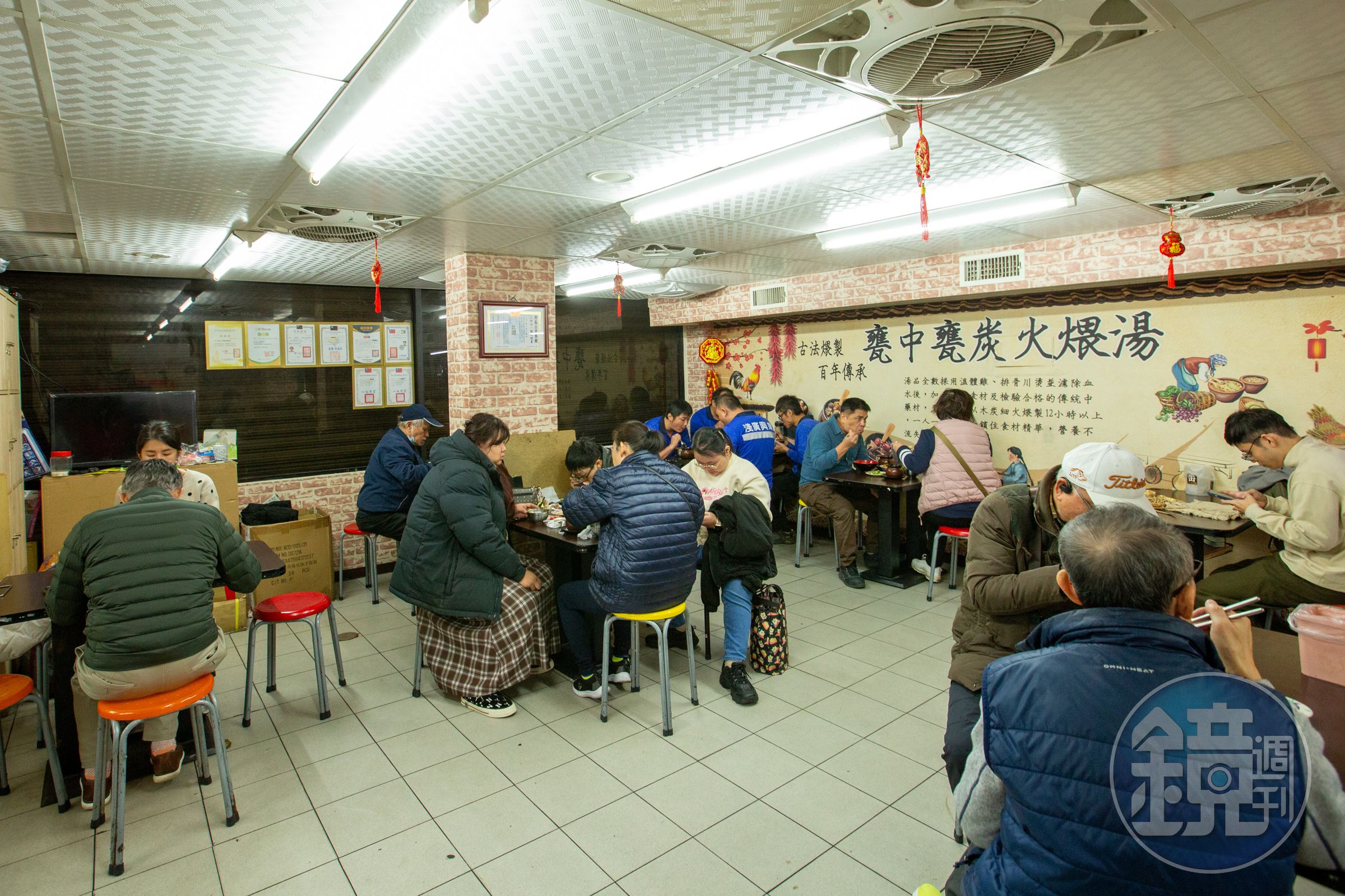 冬天中午用餐時間一到，店內馬上湧入人潮。
