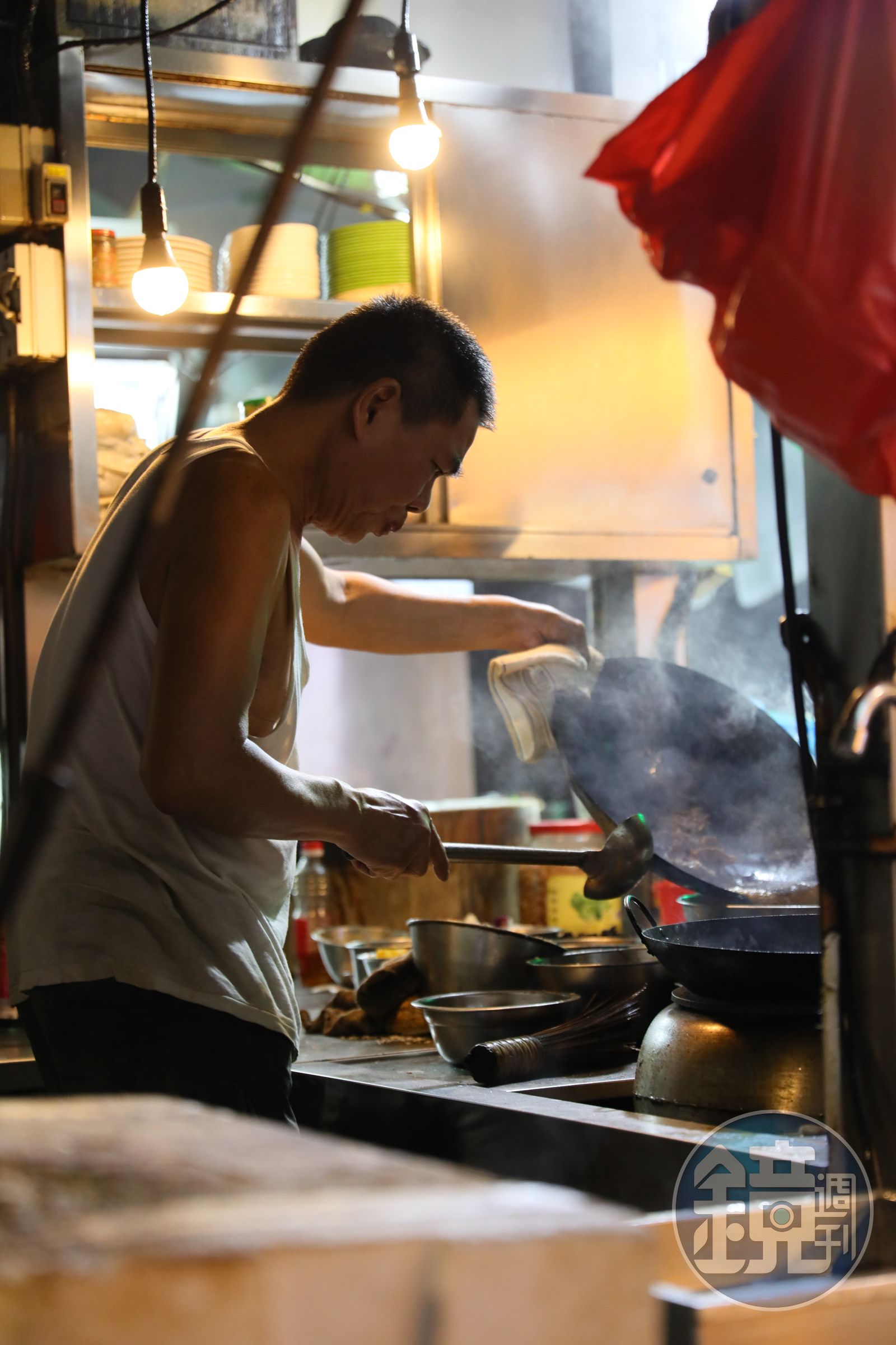 林志成笑說盛記是開放式廚房，食客看得到所有烹調過程。