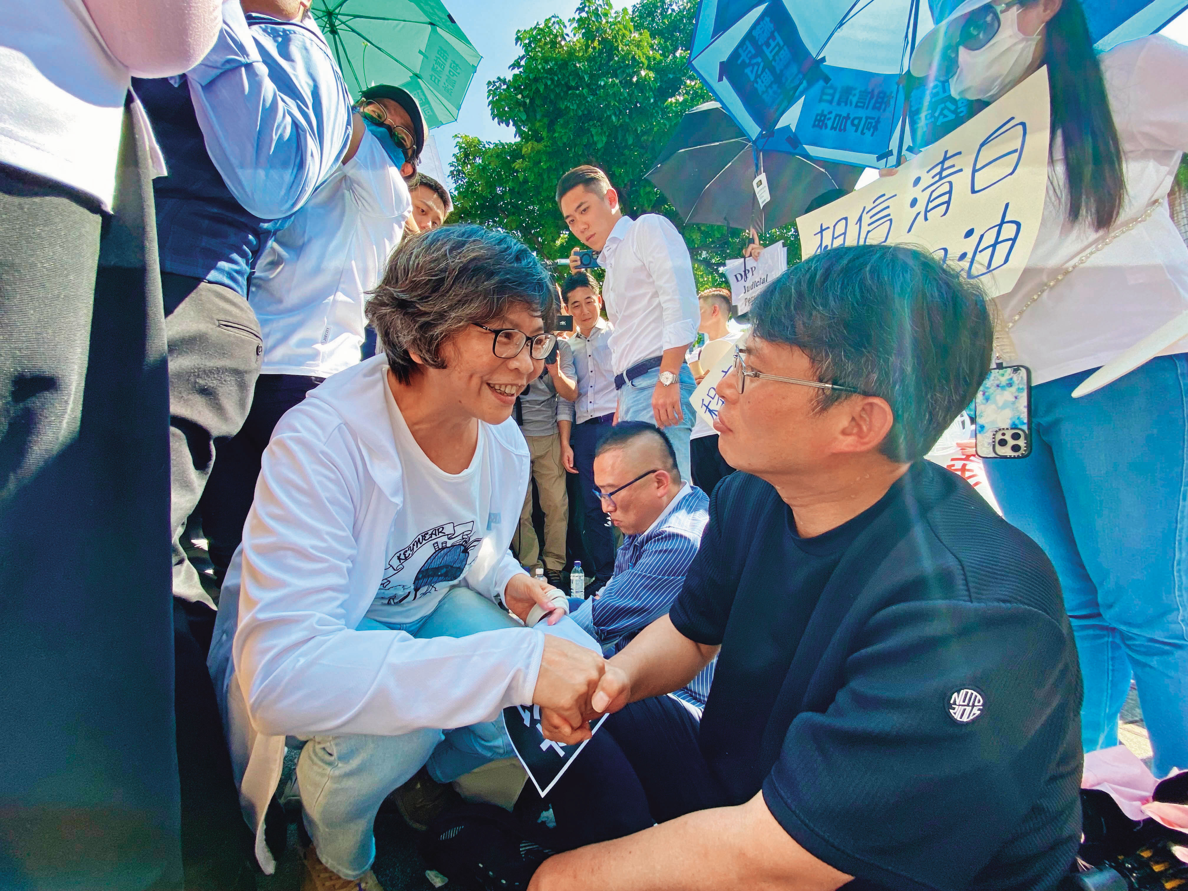 蔡壁如(左)有望當選中央委員重返白營核心,與柯指定接班的黃國昌(右)如何互動受關注。