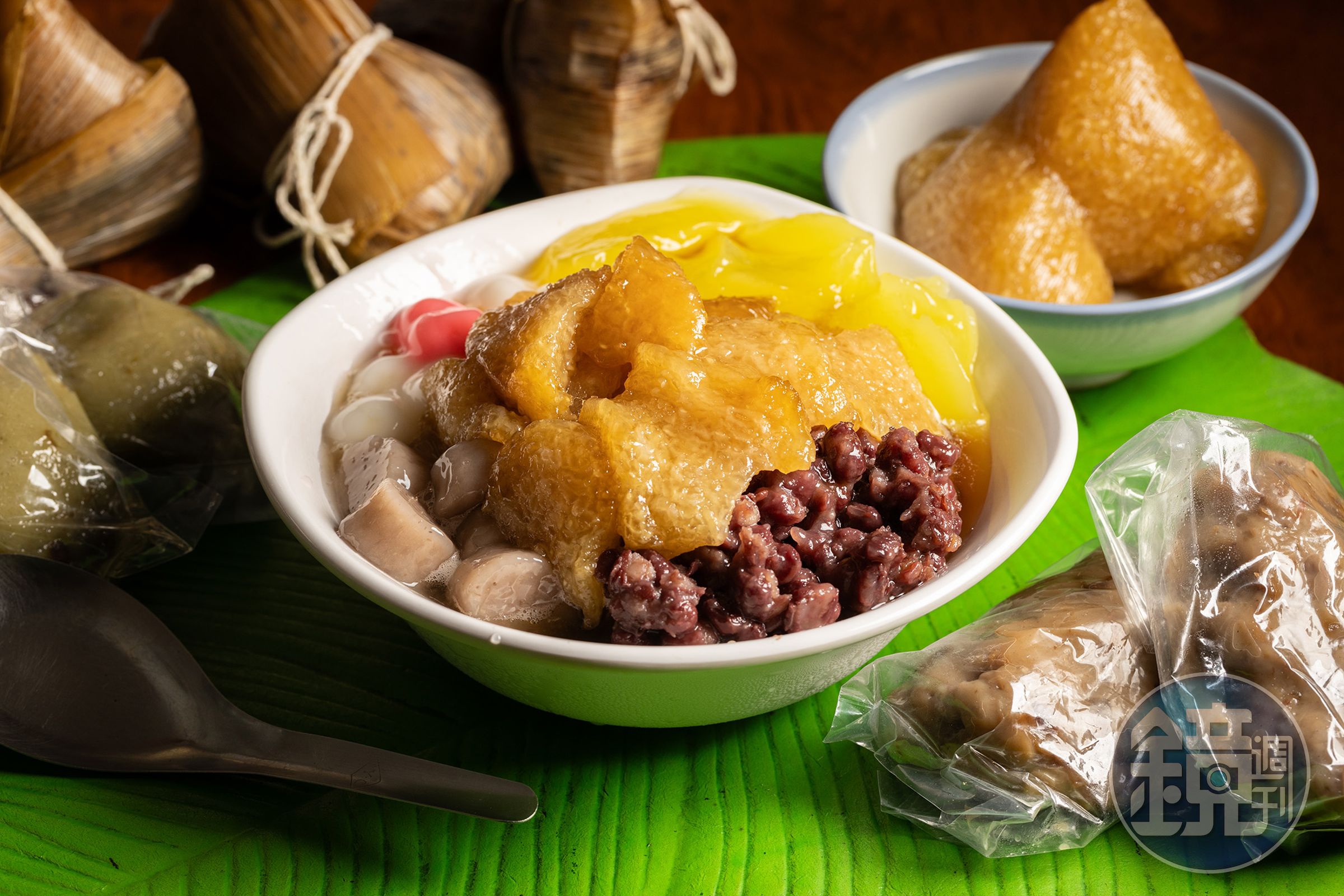 以草仔粿與芋粿巧起家的「高媽媽傳統米食」，去年開始推出鹼粽冰一砲而紅，旺季時段平均每天賣出300碗。