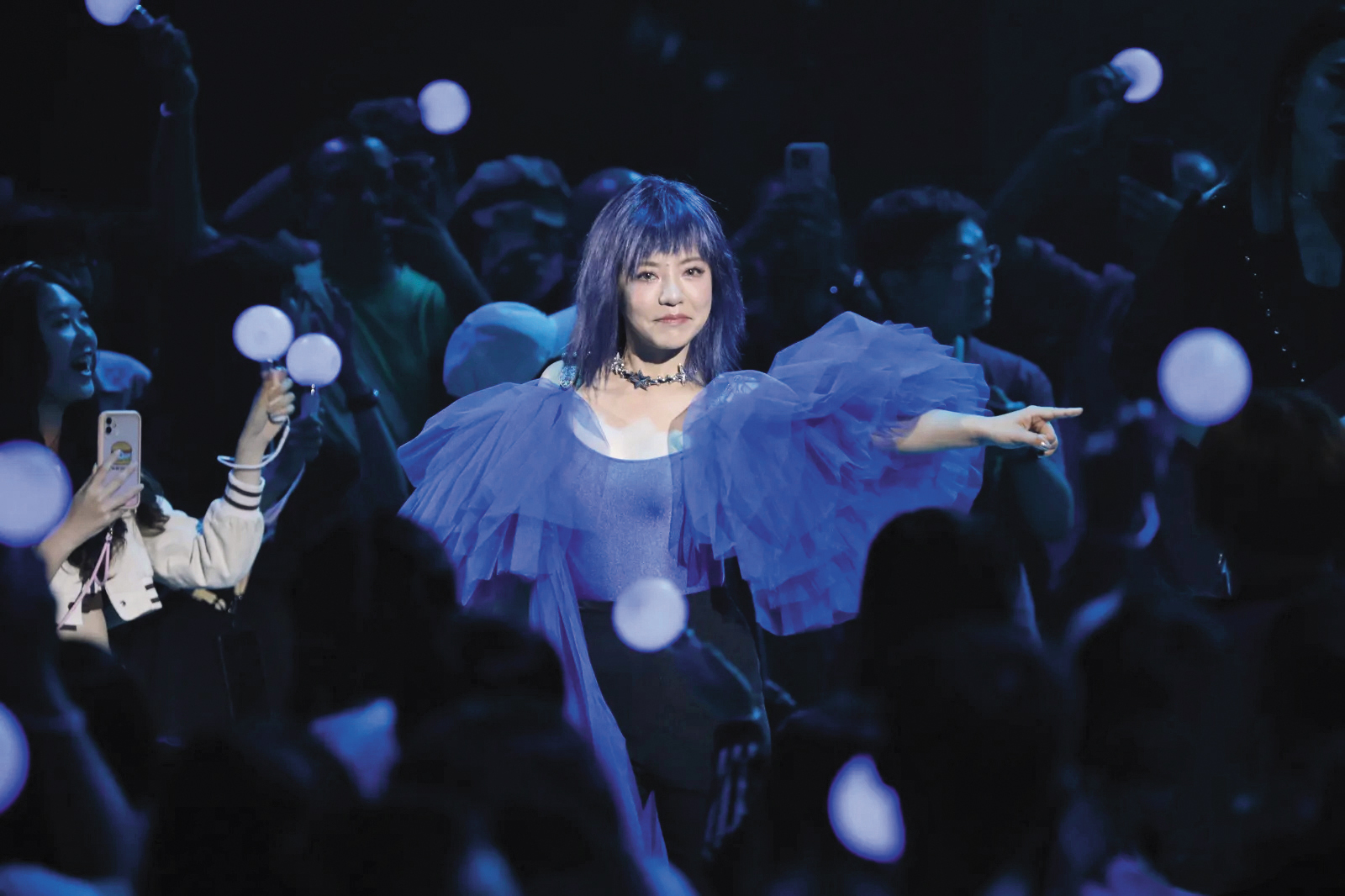 丁噹駐唱起家，她也因此喜歡與歌迷更靠近一些，11月的小巨蛋演唱會，也以這樣的舞台設計為前提。