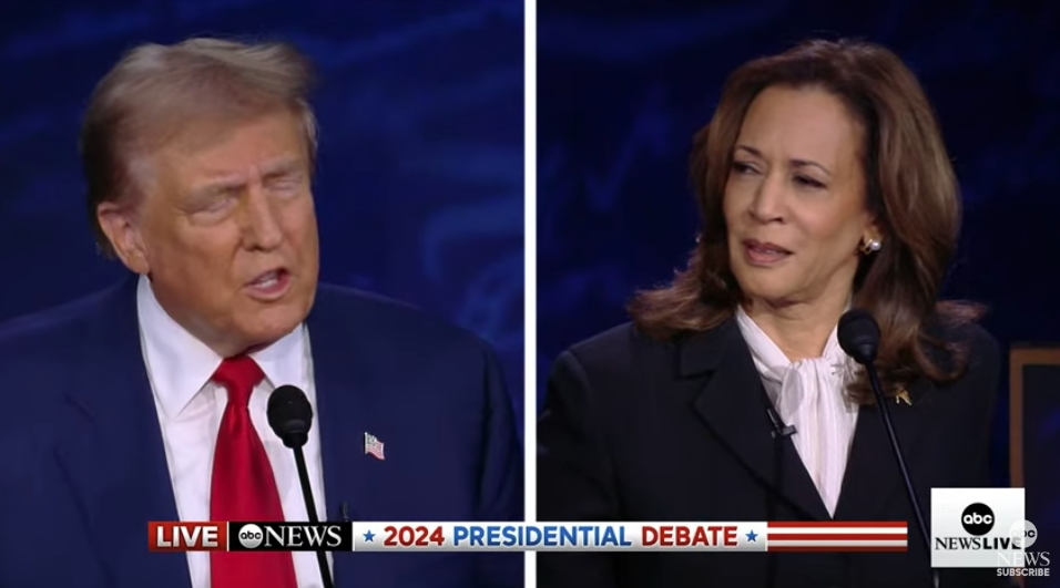 川普與賀錦麗日前進行了激烈的電視辯論，過程中川普的荒唐言論讓主持人都看不下去。（翻攝自YouTube@ABC News）