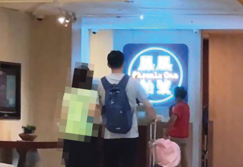 許育健頻繁偷吃，與不同女子入住溫泉旅館。（讀者提供）