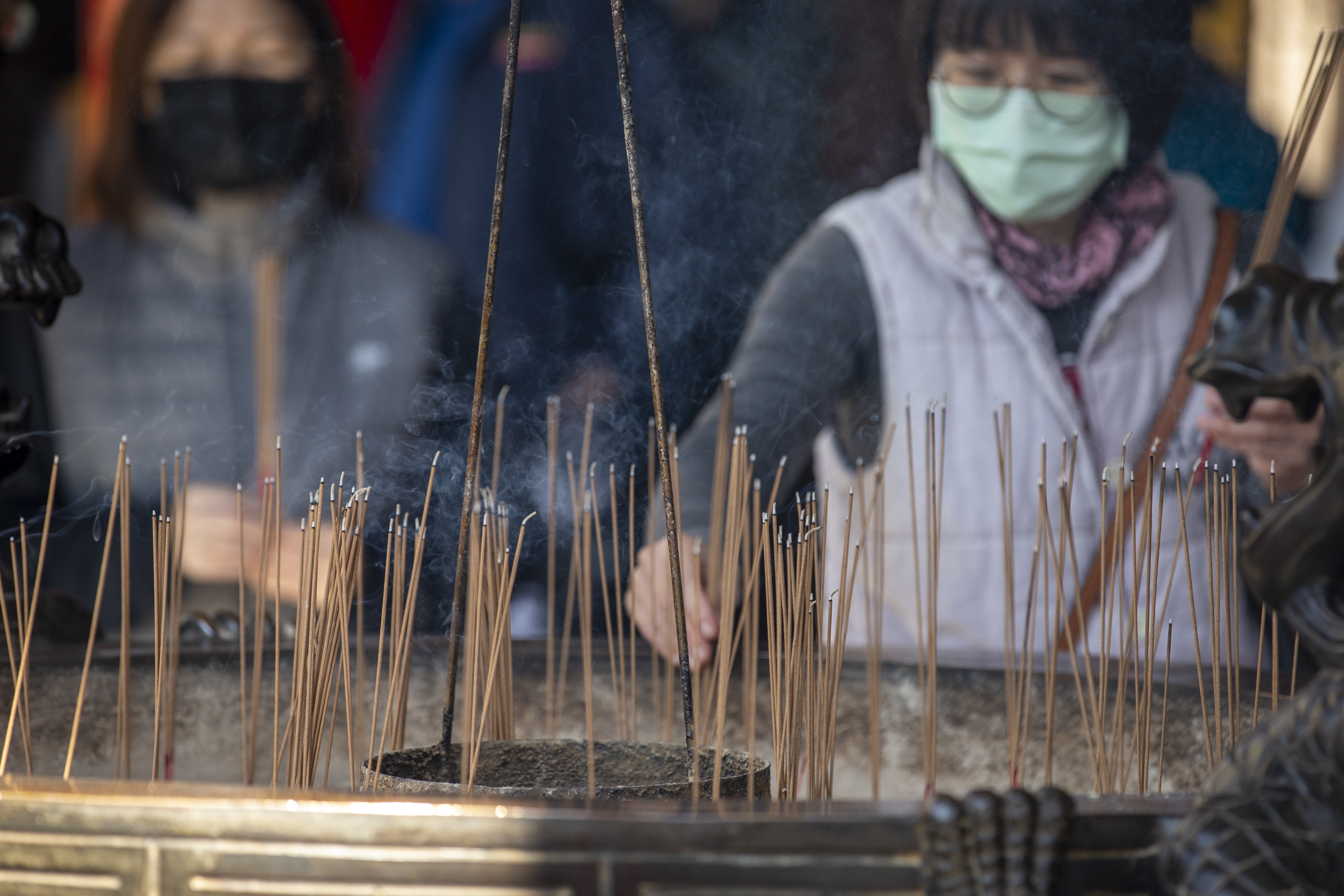 命理老師湯鎮瑋日前提醒，生肖屬龍、狗、牛、羊及兔的人，今年記得要去廟裡安太歲。（示意圖，本刊資料照）