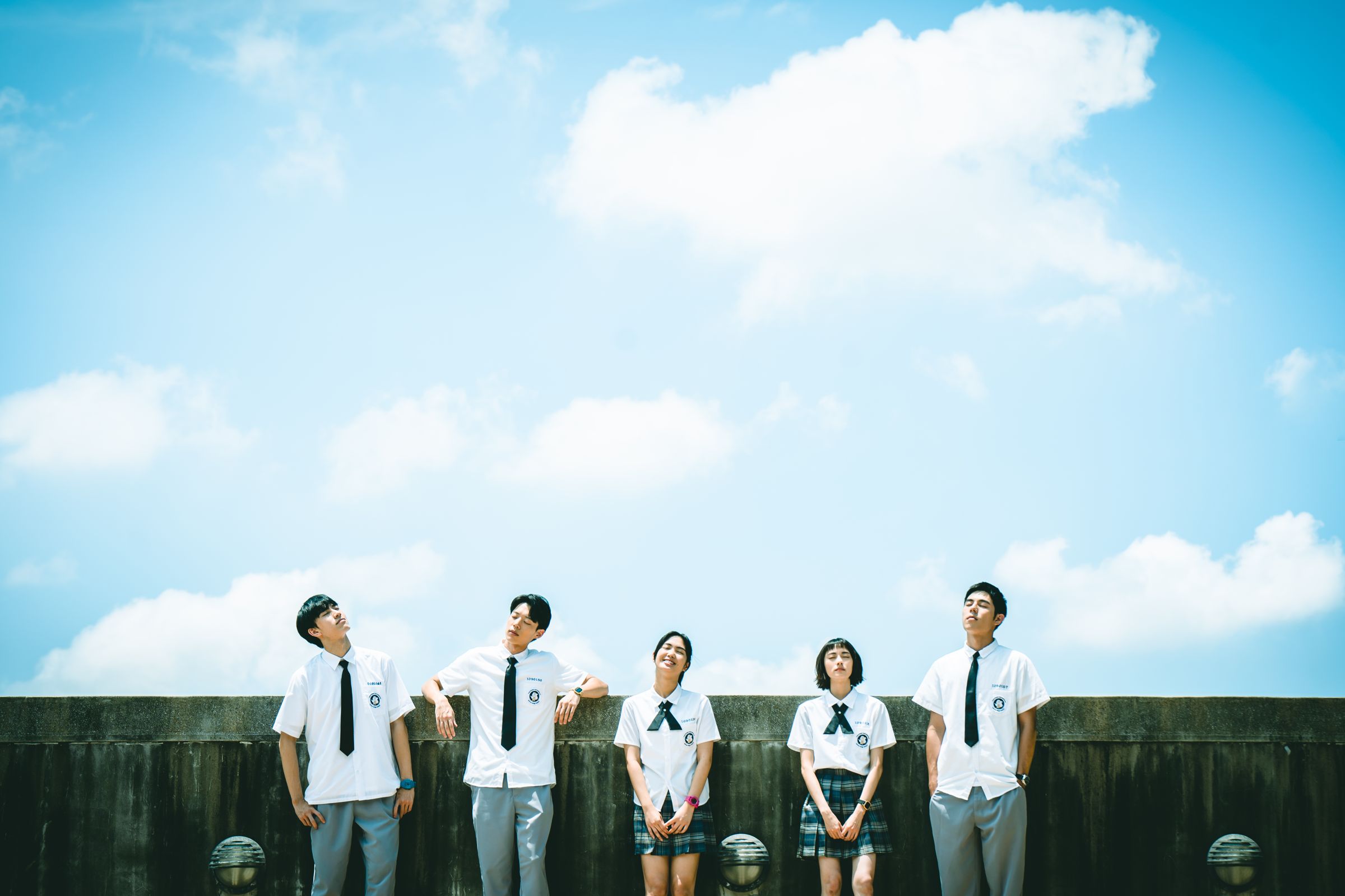 《讓我看見你是誰》主演金東昱(左起)、黃信赫、雷嘉汭、鄭宇恩、詹懷雲。(CATCHPLAY+提供)
