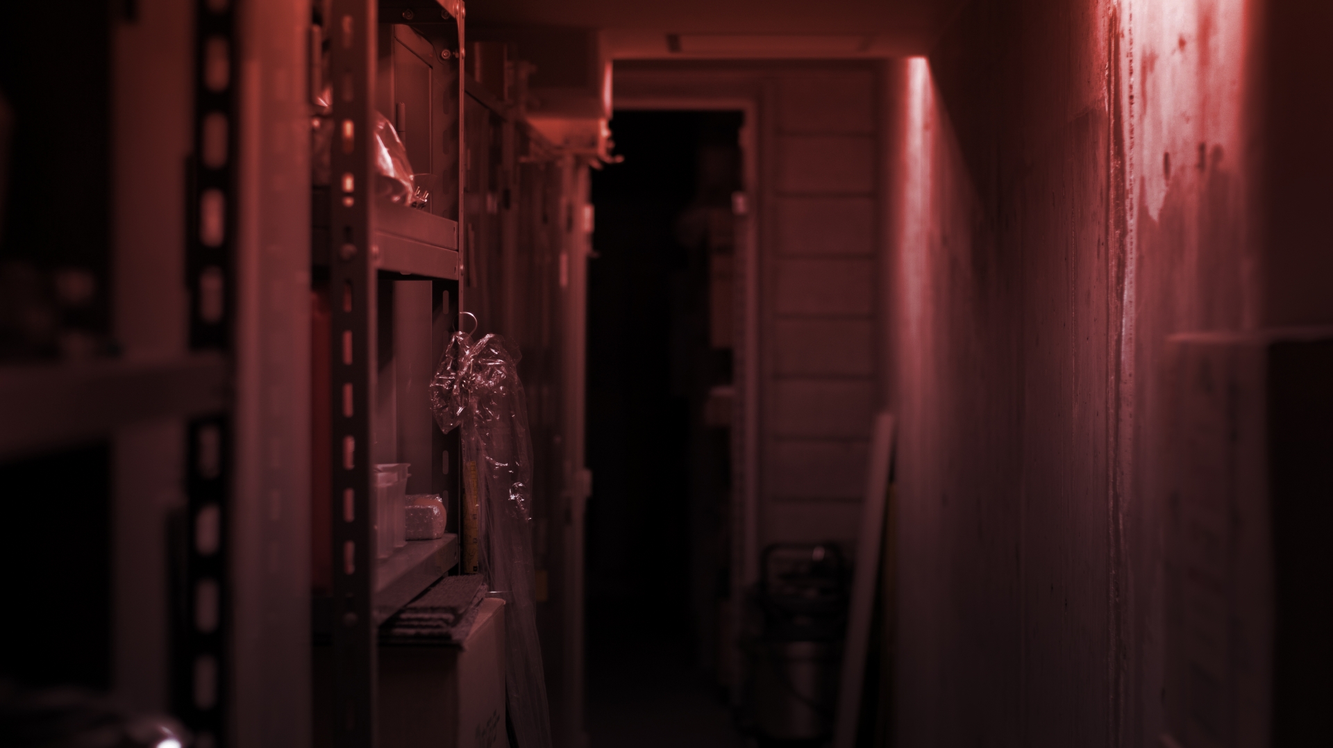 美國驚傳駭人虐待案件，一名繼母狠心囚禁繼子長達20年，讓他長期處於飢餓狀態。（示意圖，photoAC）