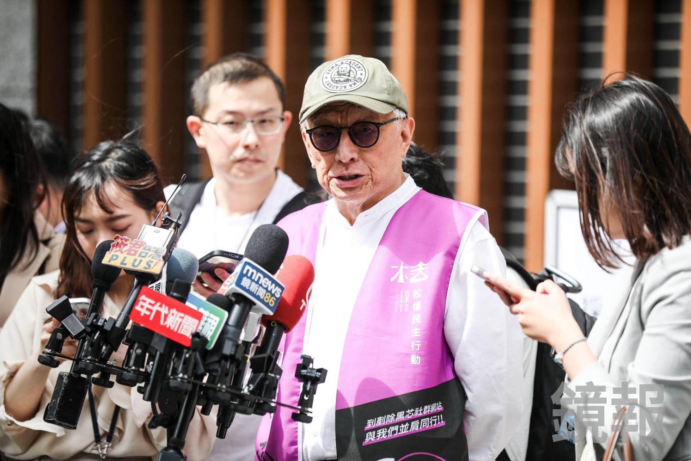 曹興誠今發文說,「笑看國民黨現世報」。(鏡報鄒保祥攝)