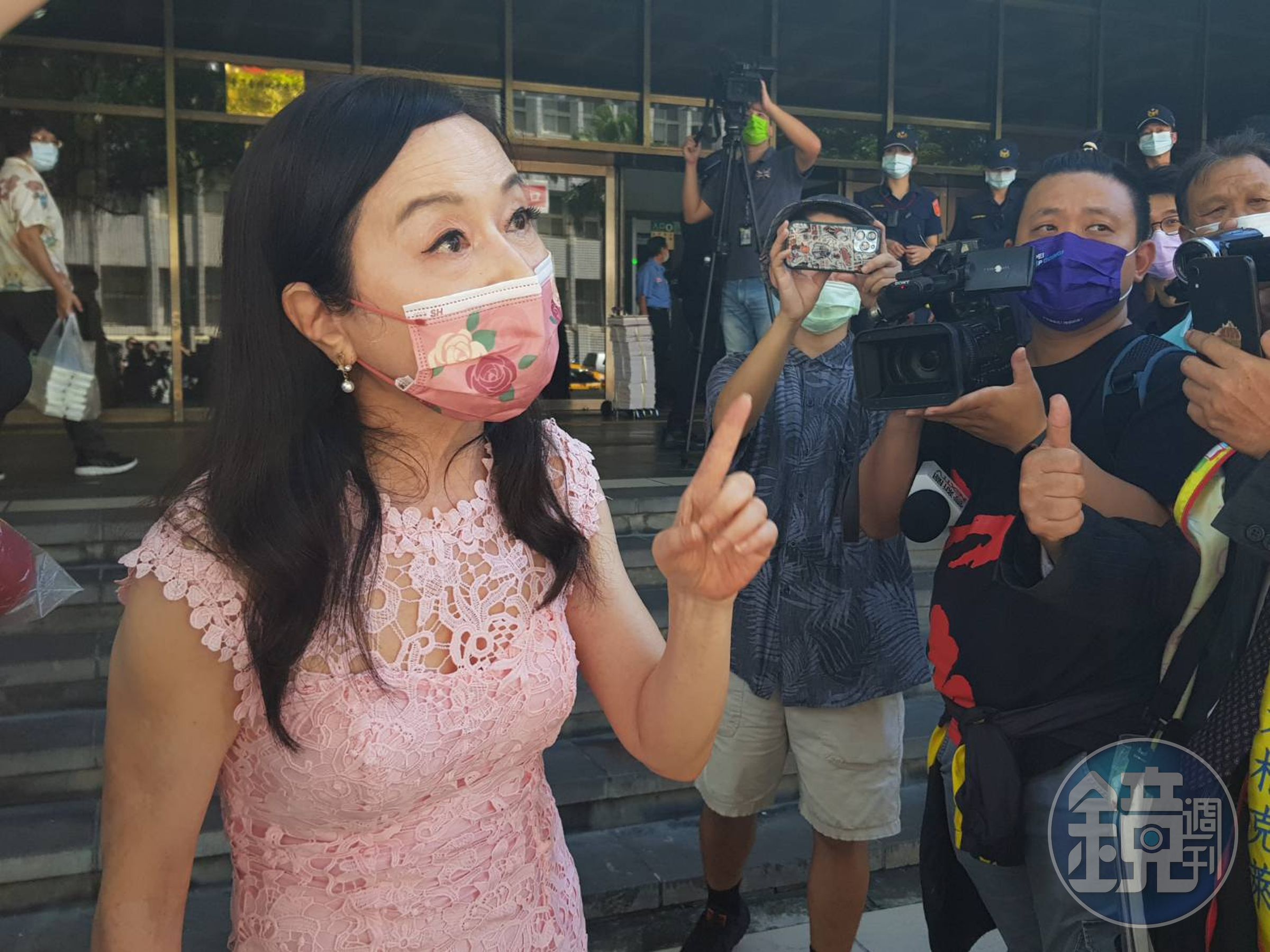 名嘴周玉蔻因造謠張淑娟與蔣孝嚴「滾床單」遭判1年6個月徒刑,張淑娟今再爆官司期間周玉蔻曾以幫忙開節目、賣作品,試圖讓她撤告。(本刊資料照)