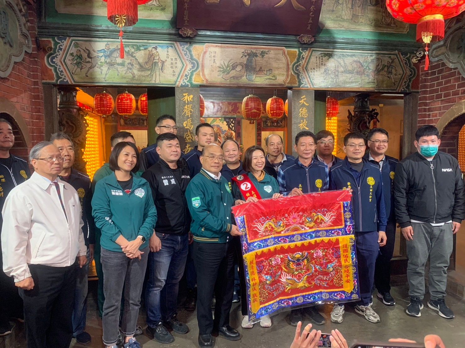 蘇貞昌表示，林靜儀有正義感，不像某委員留在國會只是為了家族利益。（讀者提供）