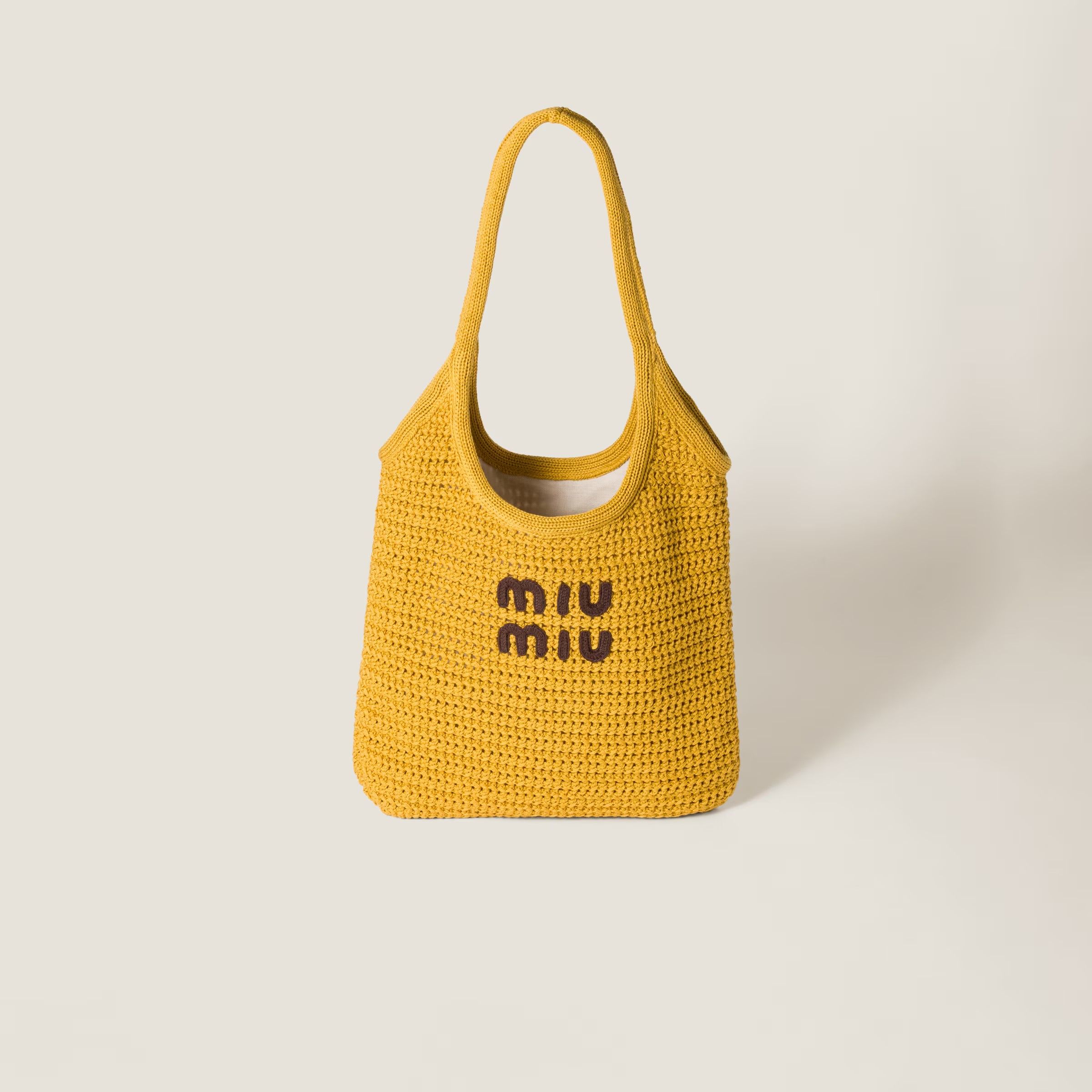 編織肩背包。NT$64,000（Miu Miu提供）