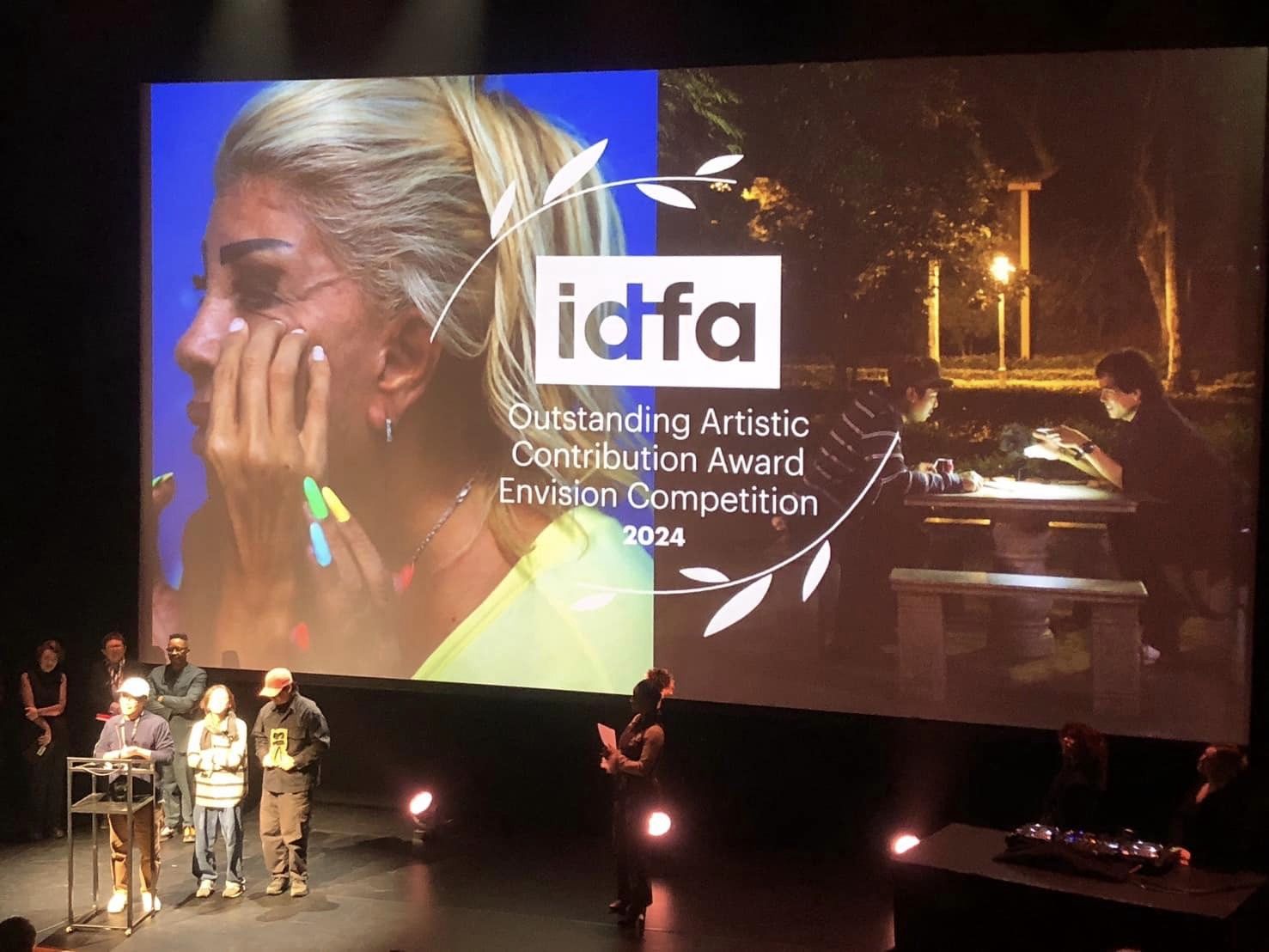 《公園》在阿姆斯特丹國際紀錄片影展IDFA的正式競賽單元創新視野(Envision Competition)獲「傑出藝術貢獻獎」導演蘇育賢上台致詞。    （TIDF、你哥影視社提供）