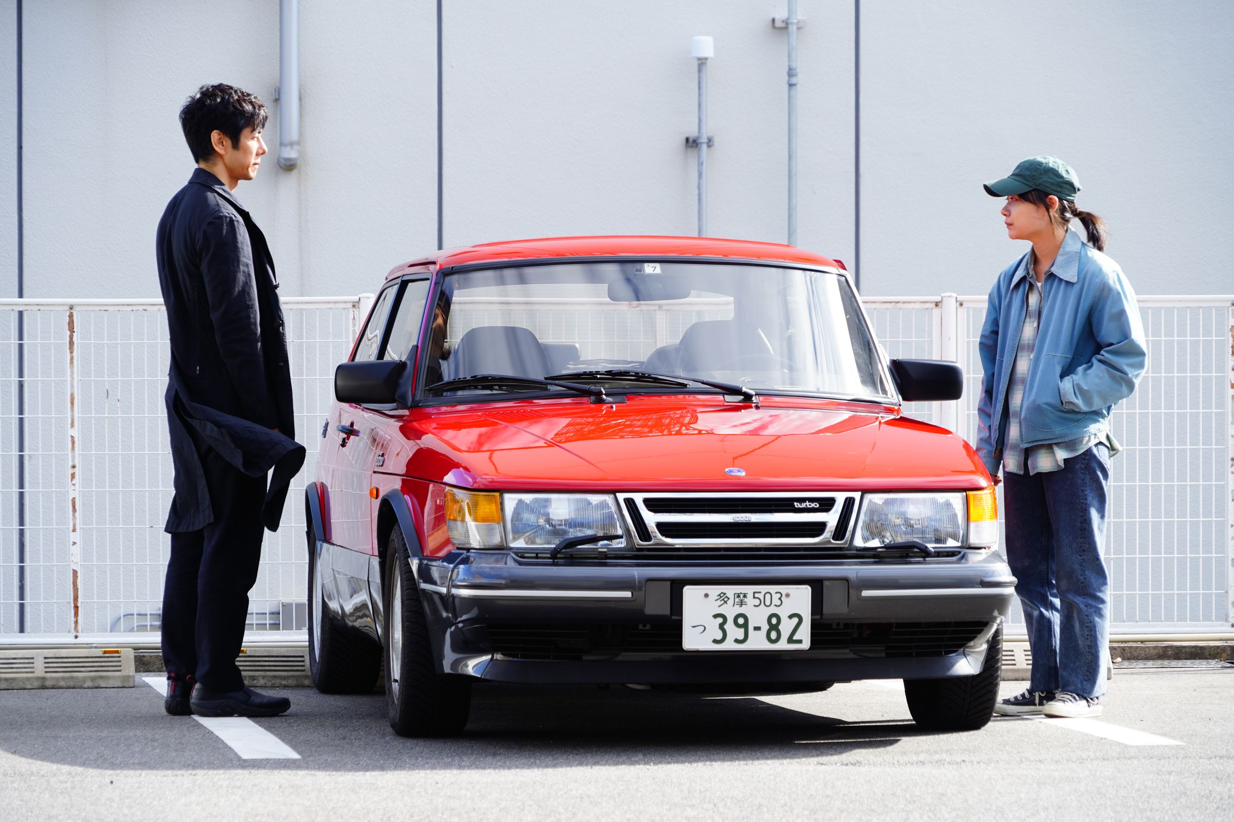 濱口竜介執導、西島秀俊(左)與三浦透子主演的《在車上》橫掃海內外電影獎項,該電影配樂也深獲影迷喜愛。(東昊影業提供)