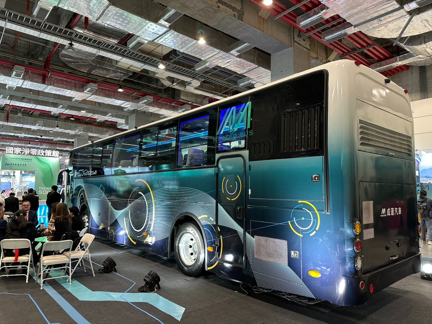 成運汽車於2025智慧城市展暨淨零城市展宣布，應用於長途運輸的電動城際巴士將在今年第二季正式上路。（成運汽車提供）