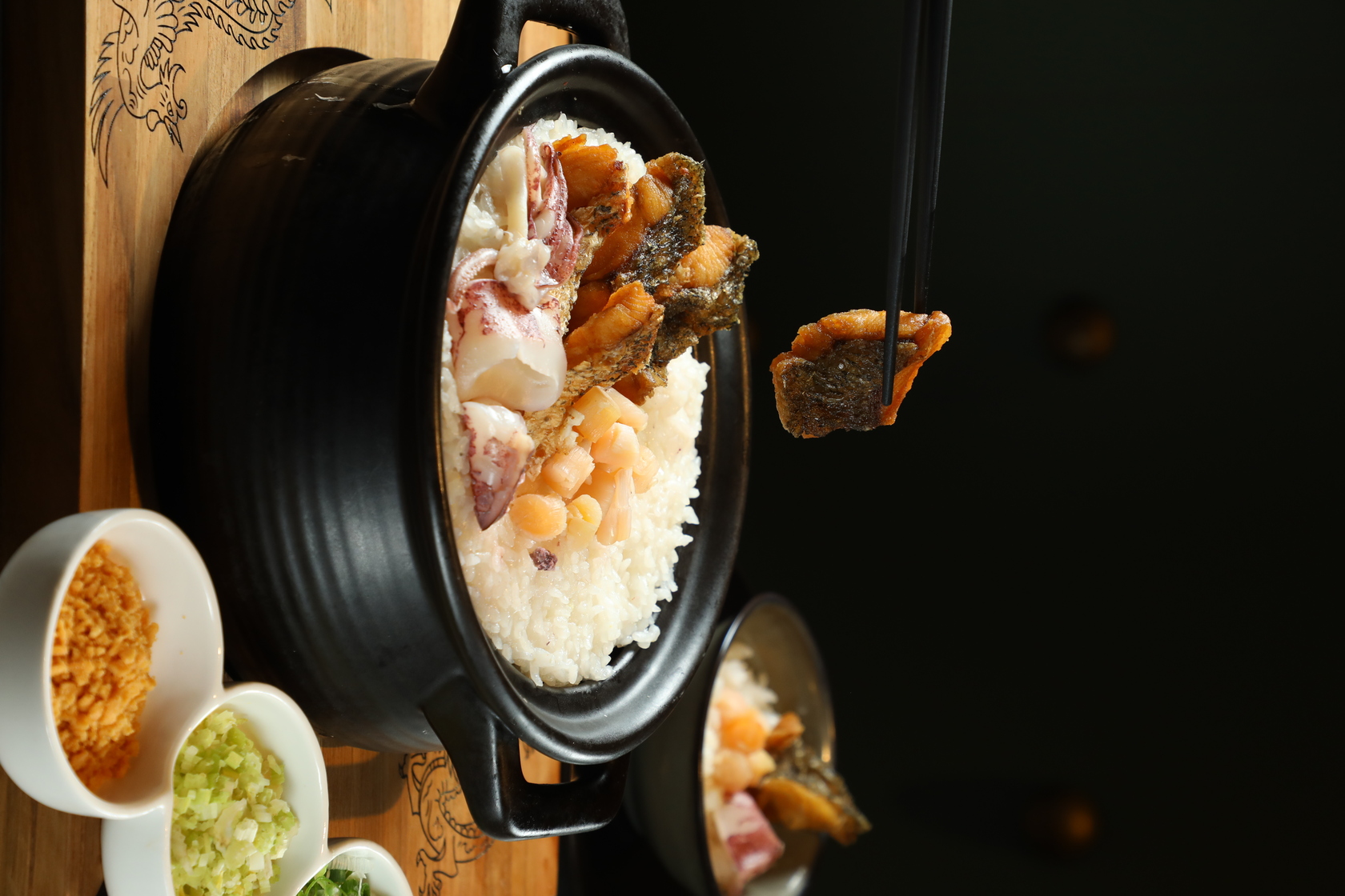 「中卷鱸魚粥」的魚肉和昆布口味相當契合。（780元／小鍋、1080元／中鍋、1280元／大鍋）