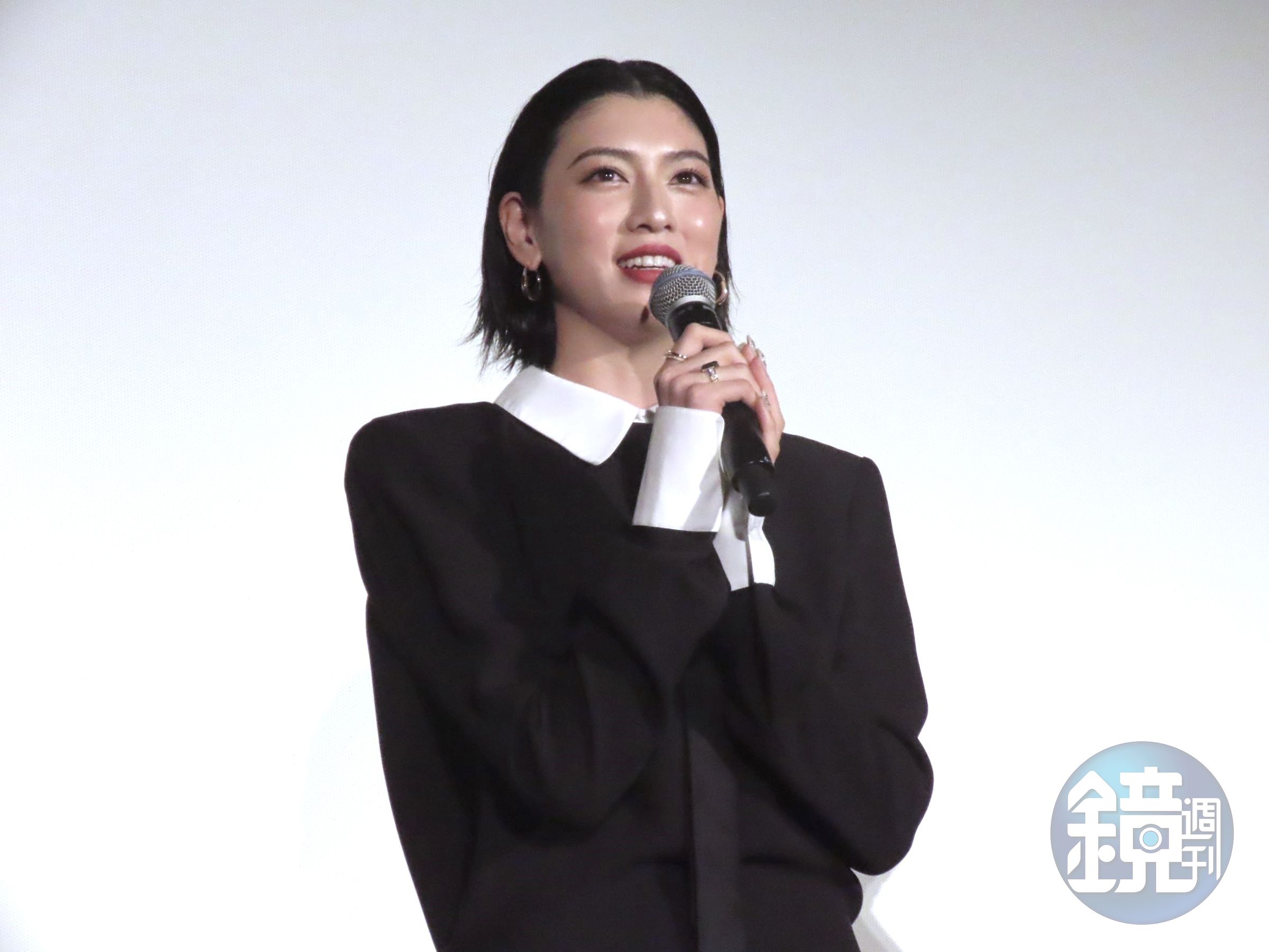 三吉彩花透露開鏡前的拳擊和動作訓練相當辛苦，非常感謝劇組人員一起攜手共度。