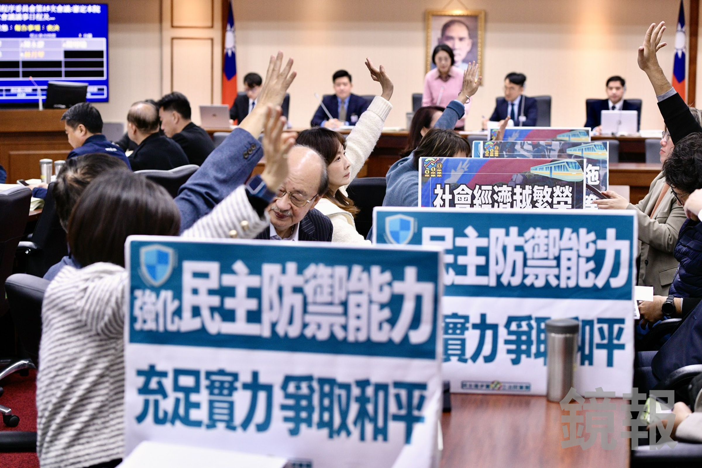 柯建銘今親自來到程序委員會督軍，但最終國防特別預算仍未能付委審查。（鏡報李智為）