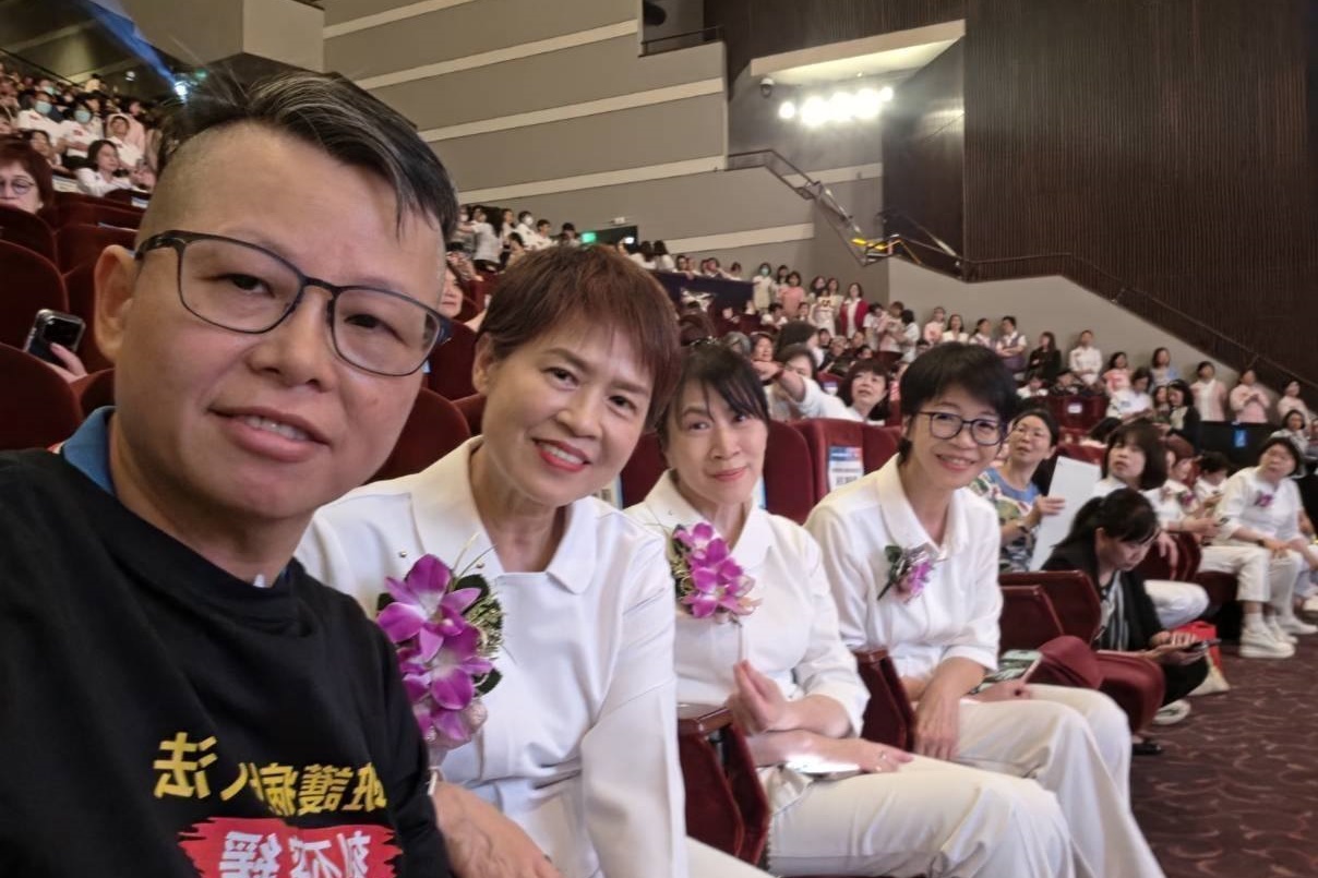 護師工會顧問陳玉鳳（左一）近期不僅遭受網路霸凌，甚至收到死亡威脅。（翻攝自陳玉鳳﻿臉書）
