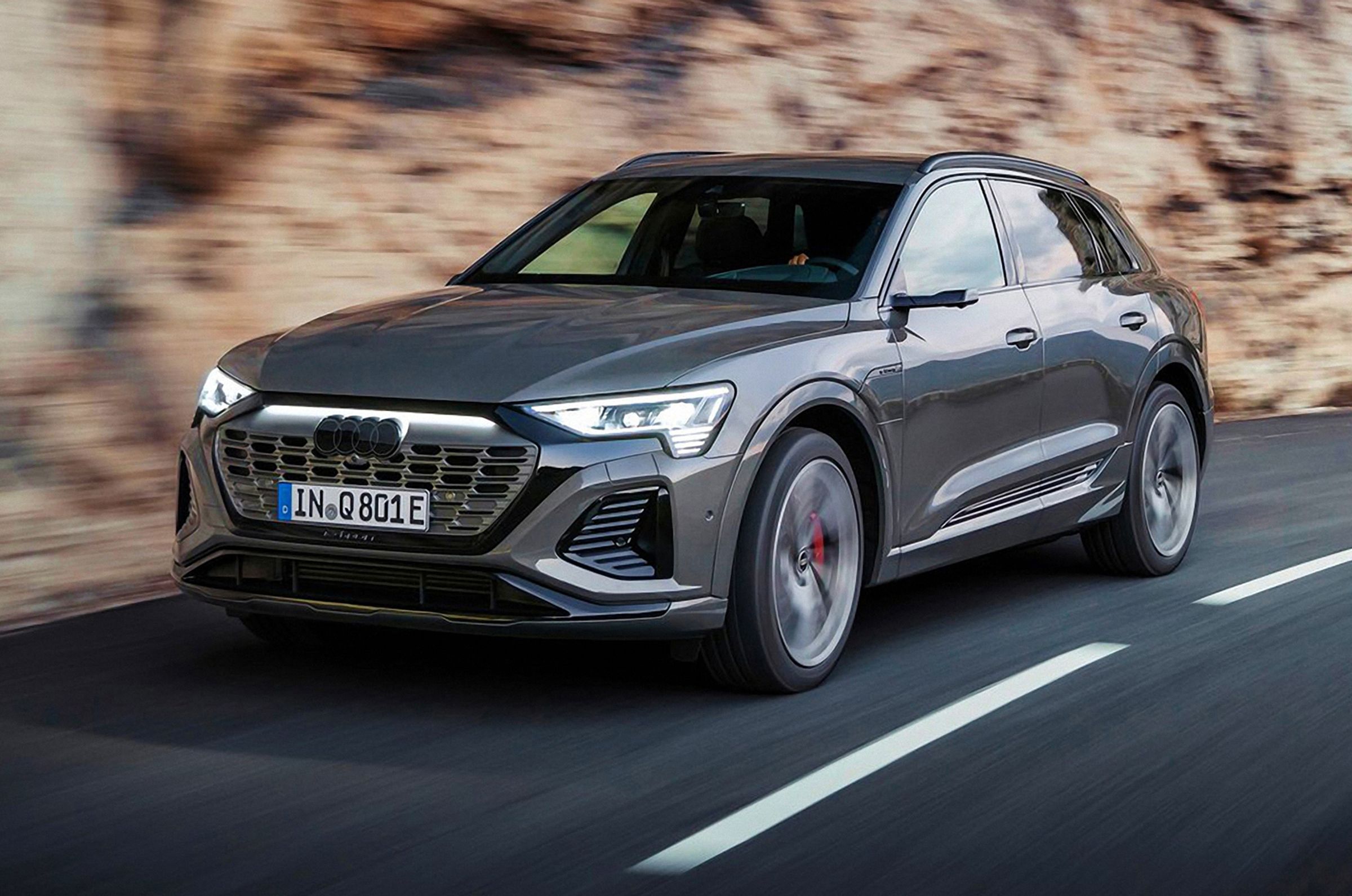 AUDI Q8 e-tron 55 quattro Advanced進化版
