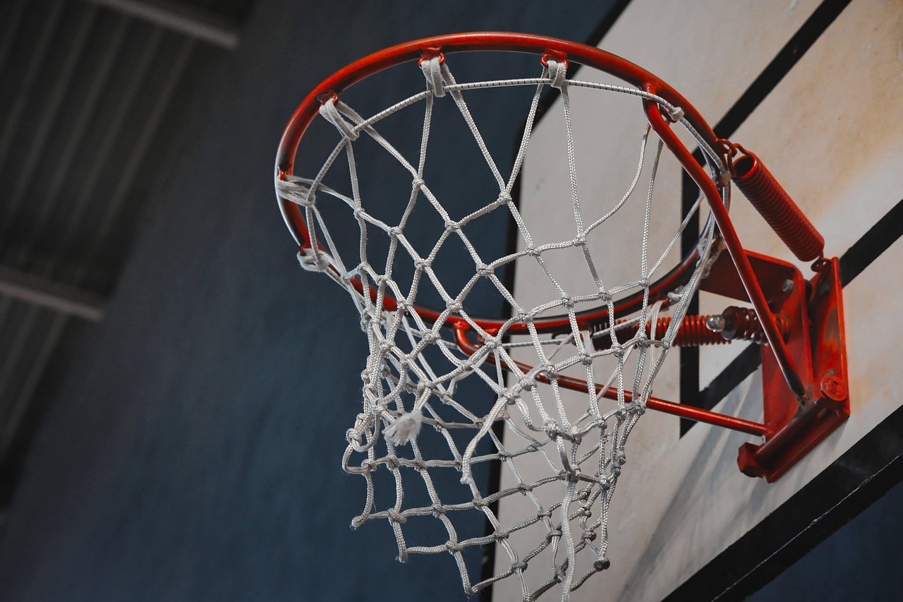 心疼愛子打籃球被推倒，媽媽烙人來理論演變成衝突。（示意圖：pixabay）