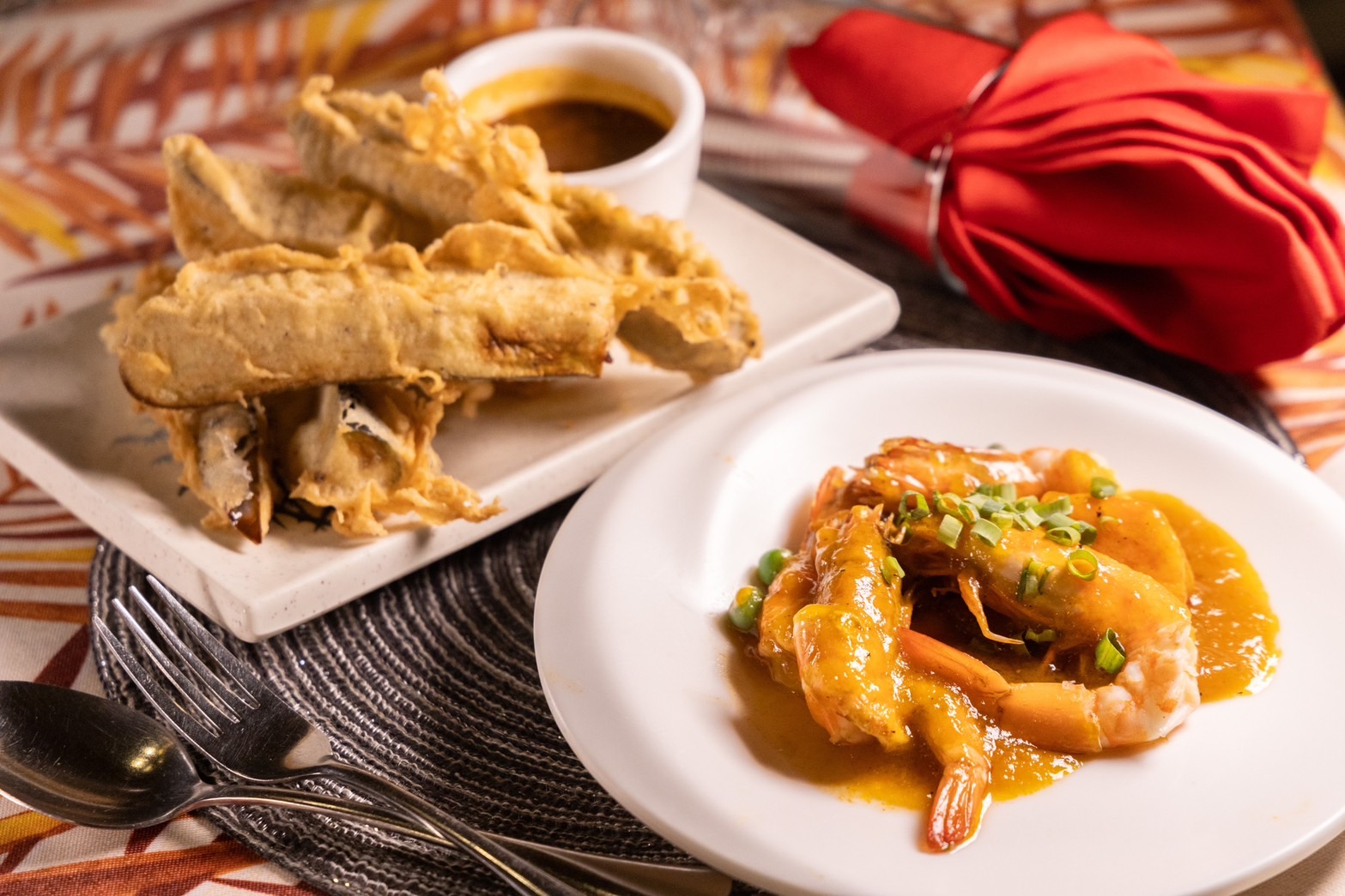 「Kalui Restaurant」雙人套餐中的「南洋椰汁魚肉捲」，以魚肉包裹著多種蔬菜，特色十足。（695披索／雙人套餐，約NT$394） 