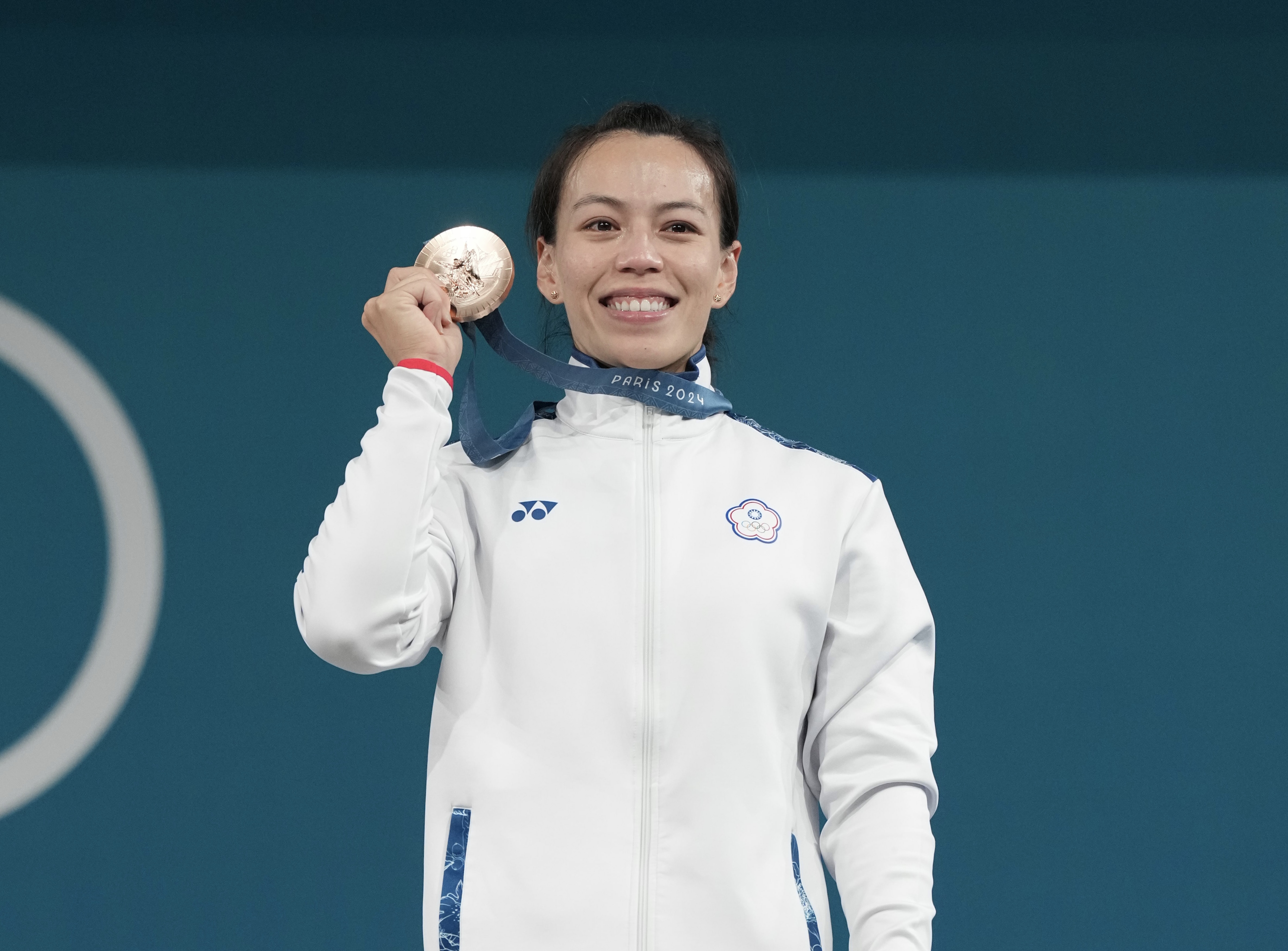 郭婞淳奪銅，賽後談到最後一把的挺舉直上137公斤，她哽咽說是想說不管了，反正痛就痛。（中華奧會提供）