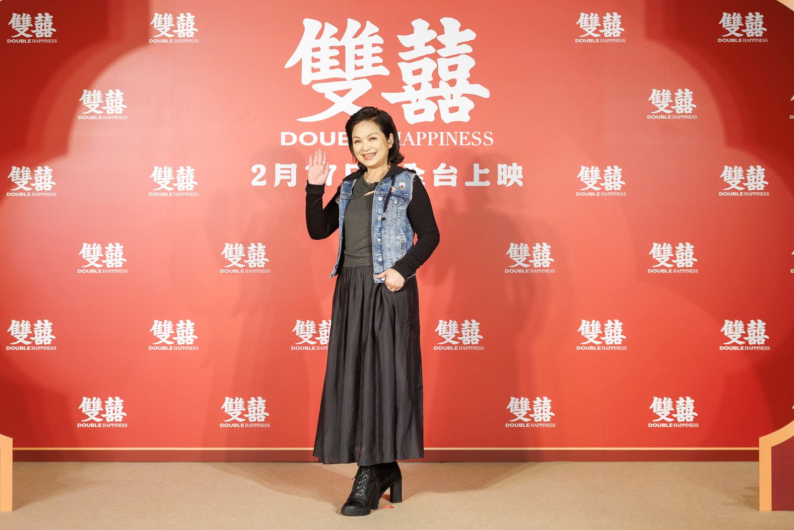 楊貴媚開啟《雙囍》演員群海巡風潮，首映會上她笑言睡前會上網看留言，但其實她花在海巡的時間絕對不只有睡前。（水花電影提供）