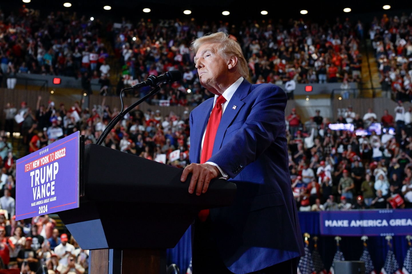 共和黨總統候選人川普（Donald Trump）、民主黨候選人賀錦麗（Kamala Harris）民調互相緊咬，讓外界更好奇美國總統大選的最終結果。（翻攝自川普臉書）