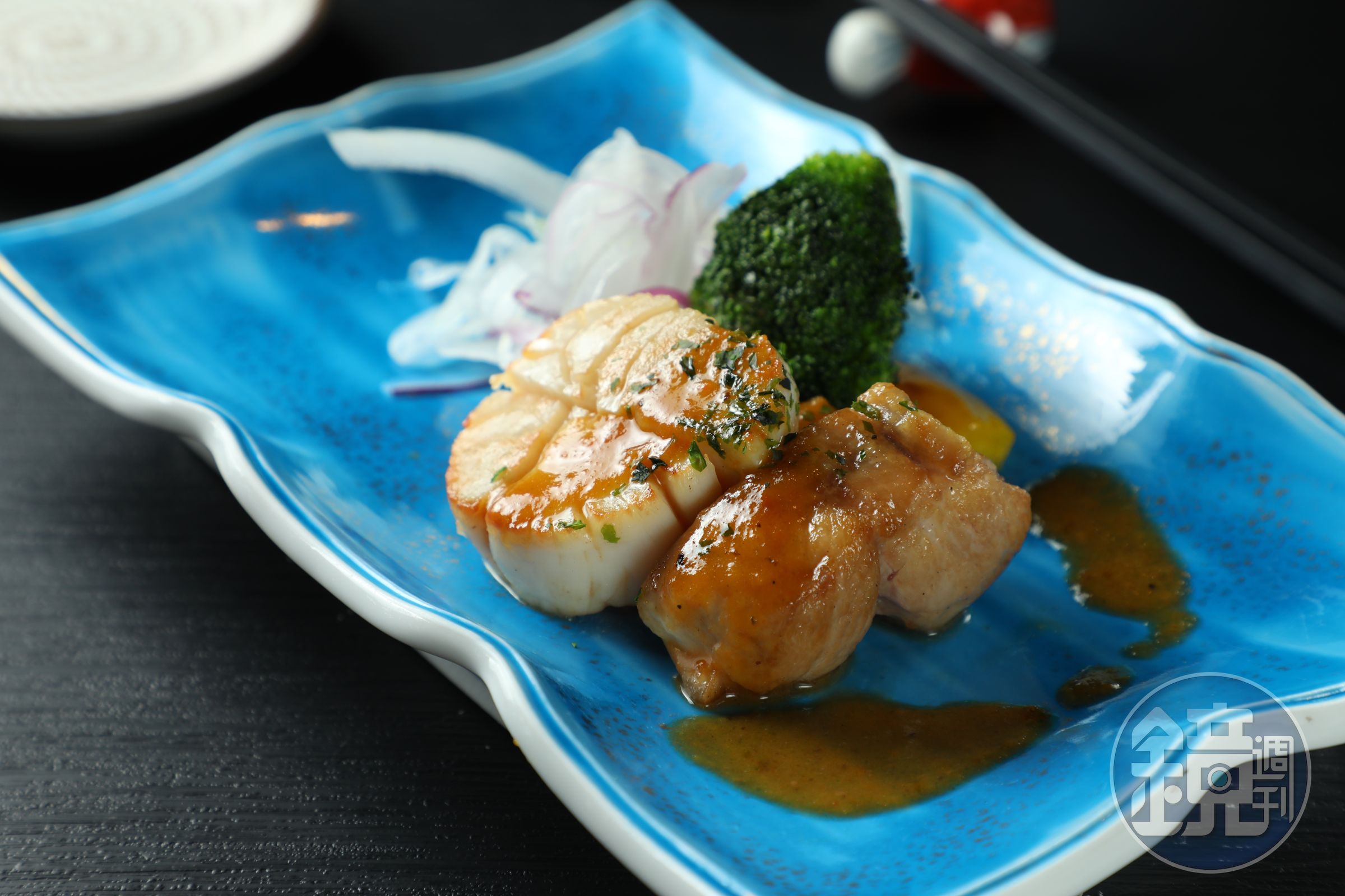 「蒸物」是用蒸籠處理的干貝與魚肉。(1,680元套餐菜色)