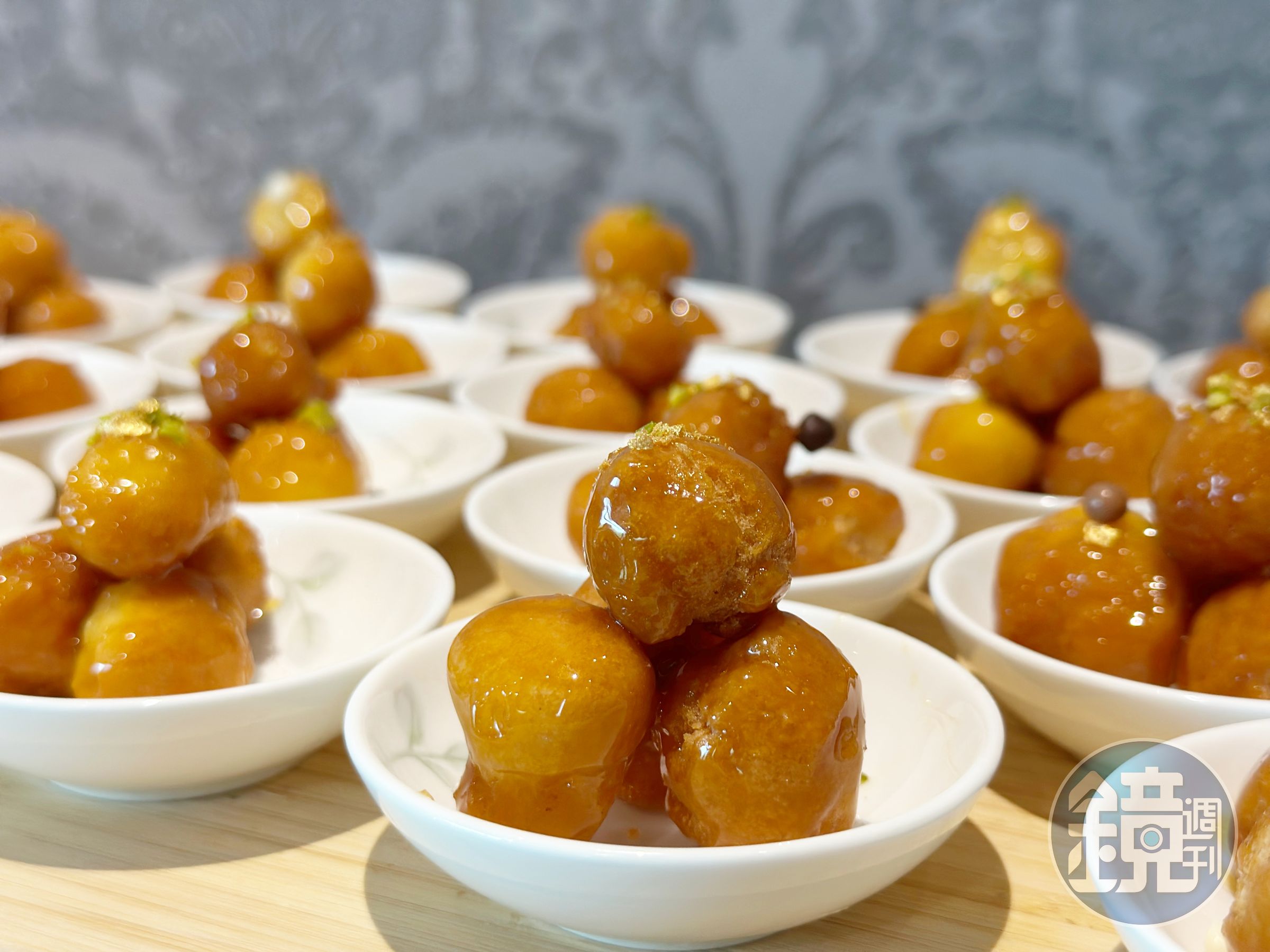 「義大利蜂蜜糖球(Struffoli)」是義大利人聖誔節必吃的小點心,改良後製成更適合入口的大小。