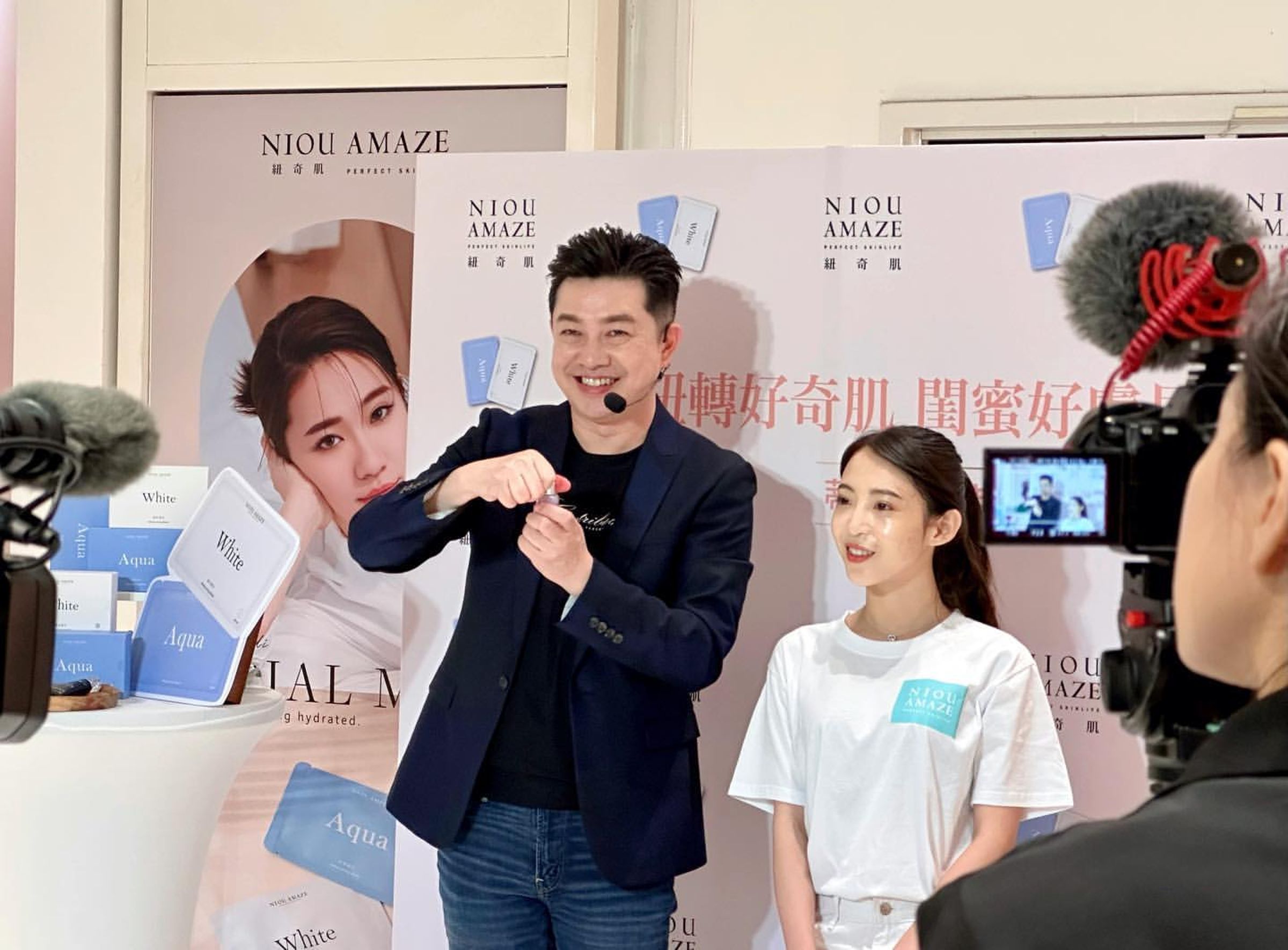母親從小把李明川打扮得體體面面,這個影響到他後來的品味與工作。(翻攝自李明川臉書)