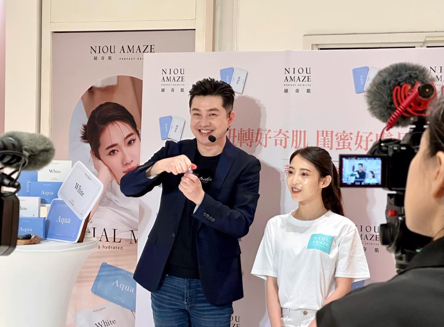 母親從小把李明川打扮得體體面面,這個影響到他後來的品味與工作。(翻攝自李明川臉書)
