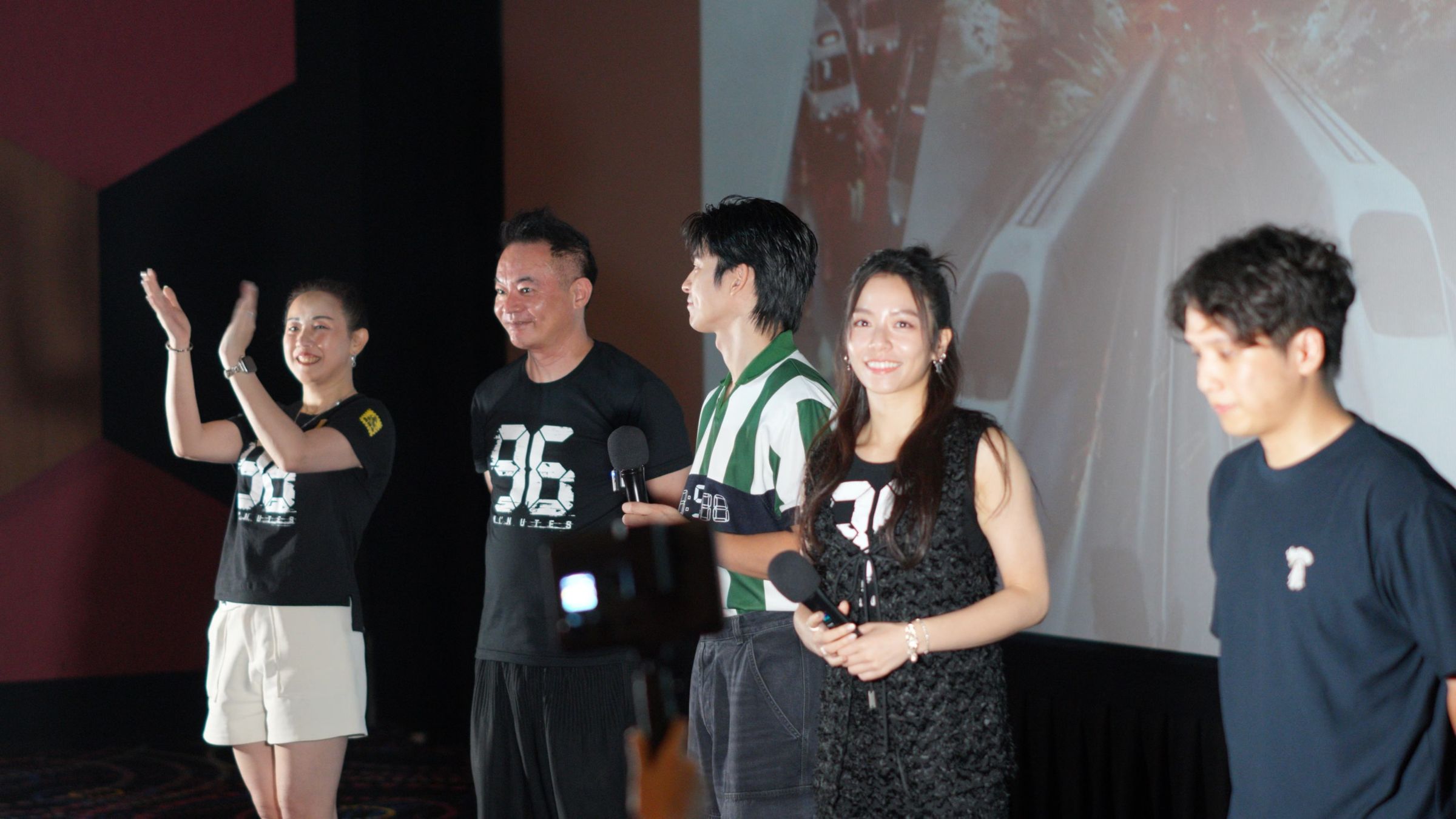 導演洪子烜、監製鄒介中、男女主角林柏宏、宋芸樺,在映後與觀眾面對面交流。(馬菁妍提供)