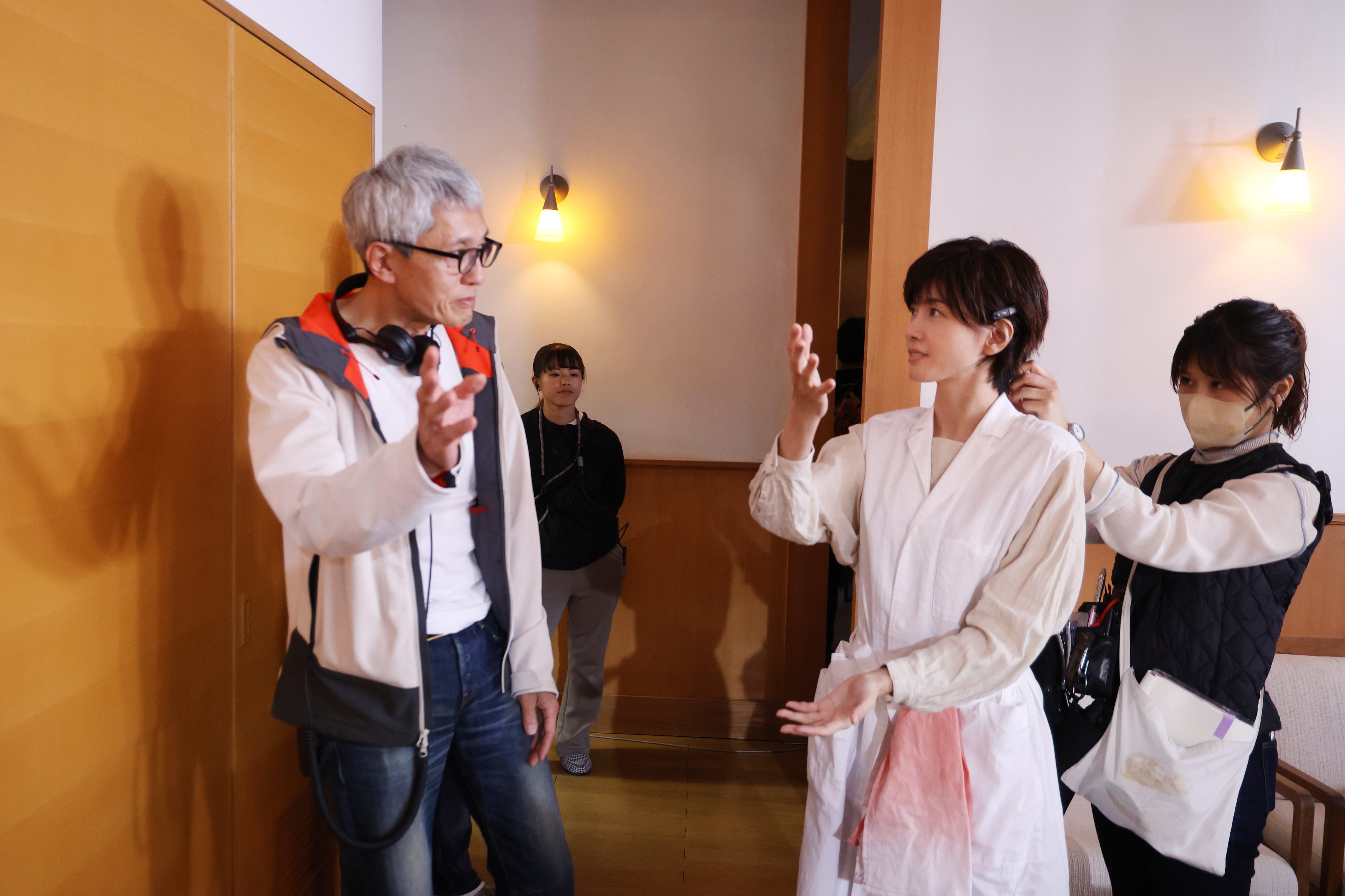 松重豐(左)從編寫劇本時就希望能邀請內田有紀演出,在片場也與她積極溝通表演細節。(采昌國際多媒體提供)