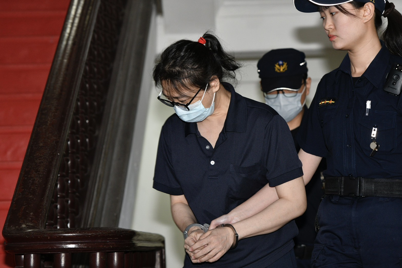 劉彩萱一審遭判無期徒刑、褫奪公權終身，高院於今天下午2點左右召開接押庭。（鏡報李智為攝）