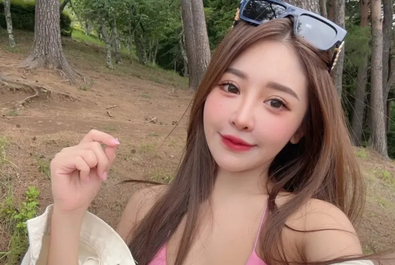 現年31歲網紅「護理系女神」謝侑芯昨（30日）驚傳在異地死訊。（翻攝自謝侑芯IG）