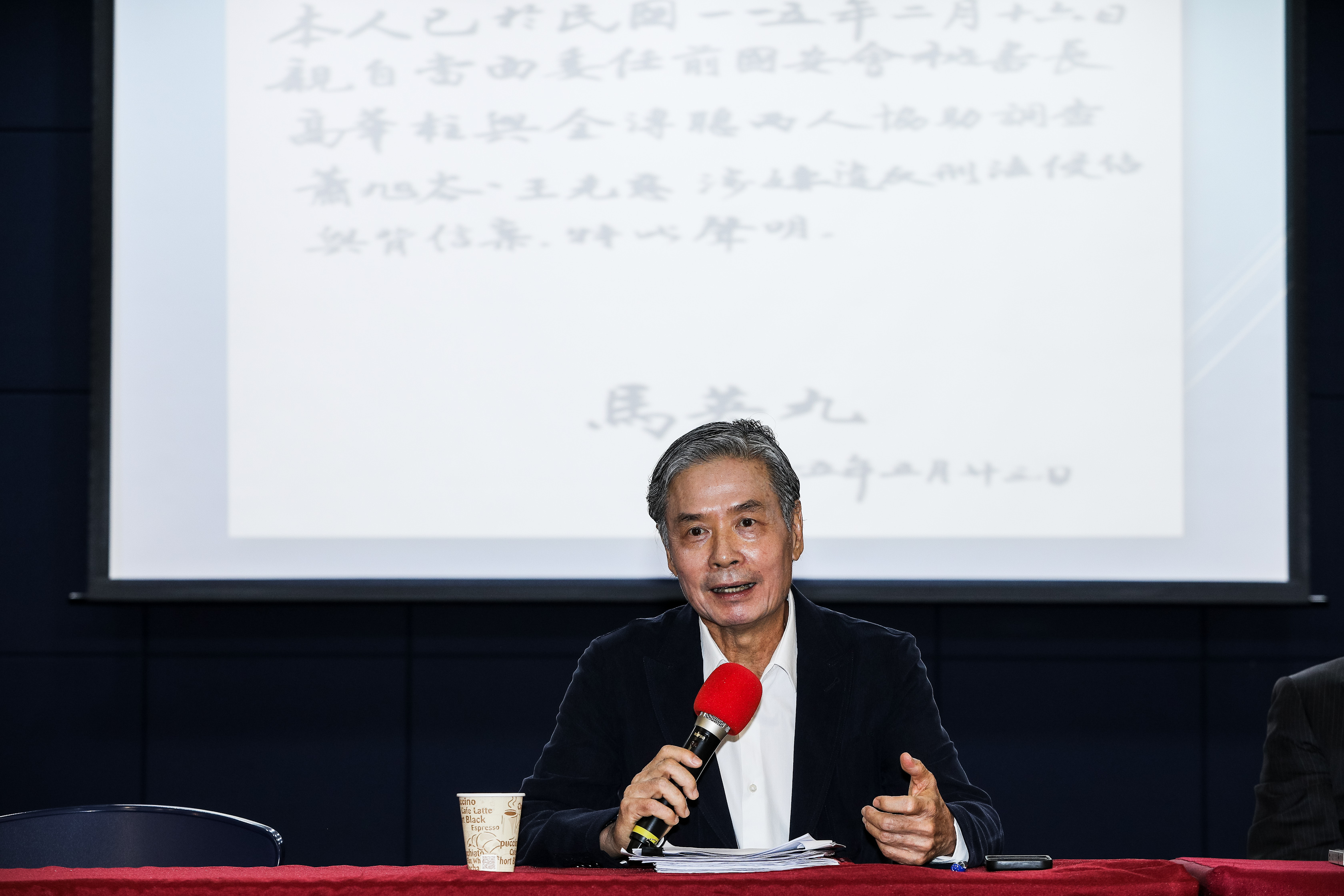 金溥聰今召開記者會，提到蕭旭岑、王光慈相關作為涉嫌財務違紀，甚至還有疑似架空馬英九的情形。（鏡報鄒保祥攝）