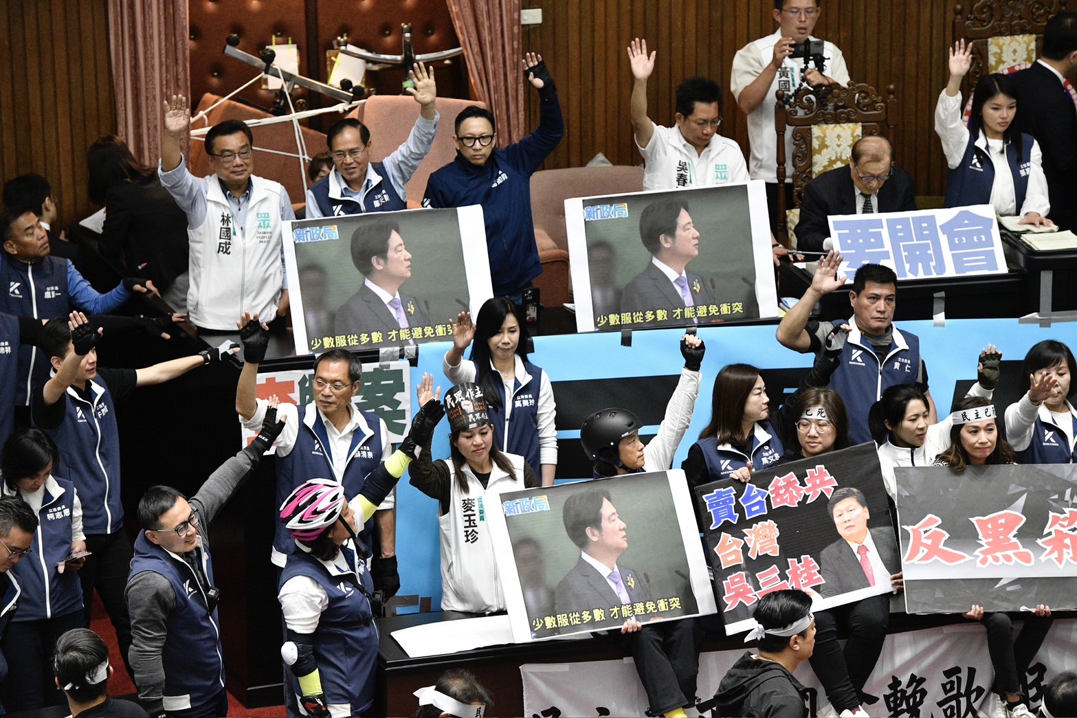 民進黨團下午提出散會動議，但同意票數不足，散會動議不通過。