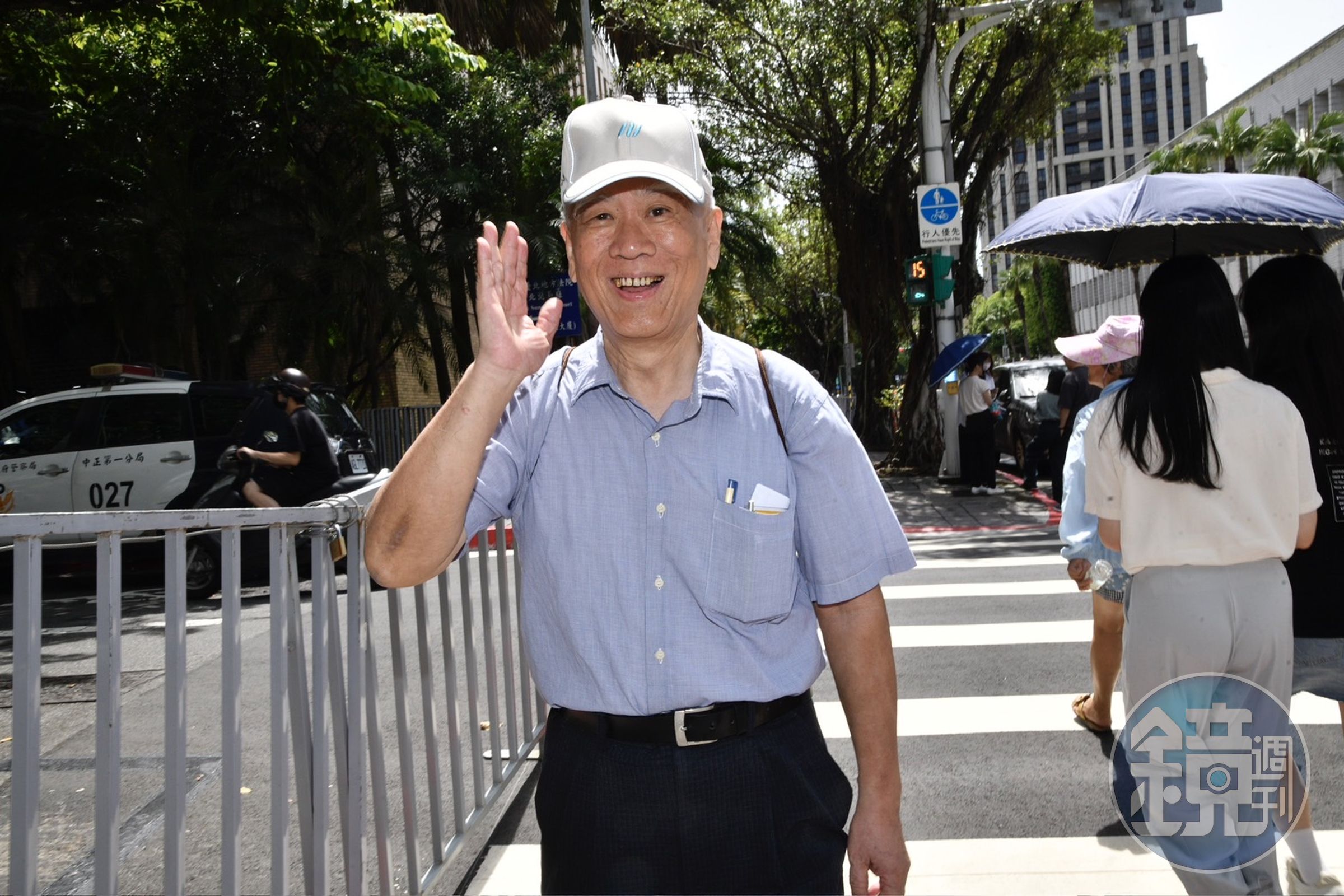 黃台生當時反對容積獎勵,今日遭傳喚說明都面帶微笑。