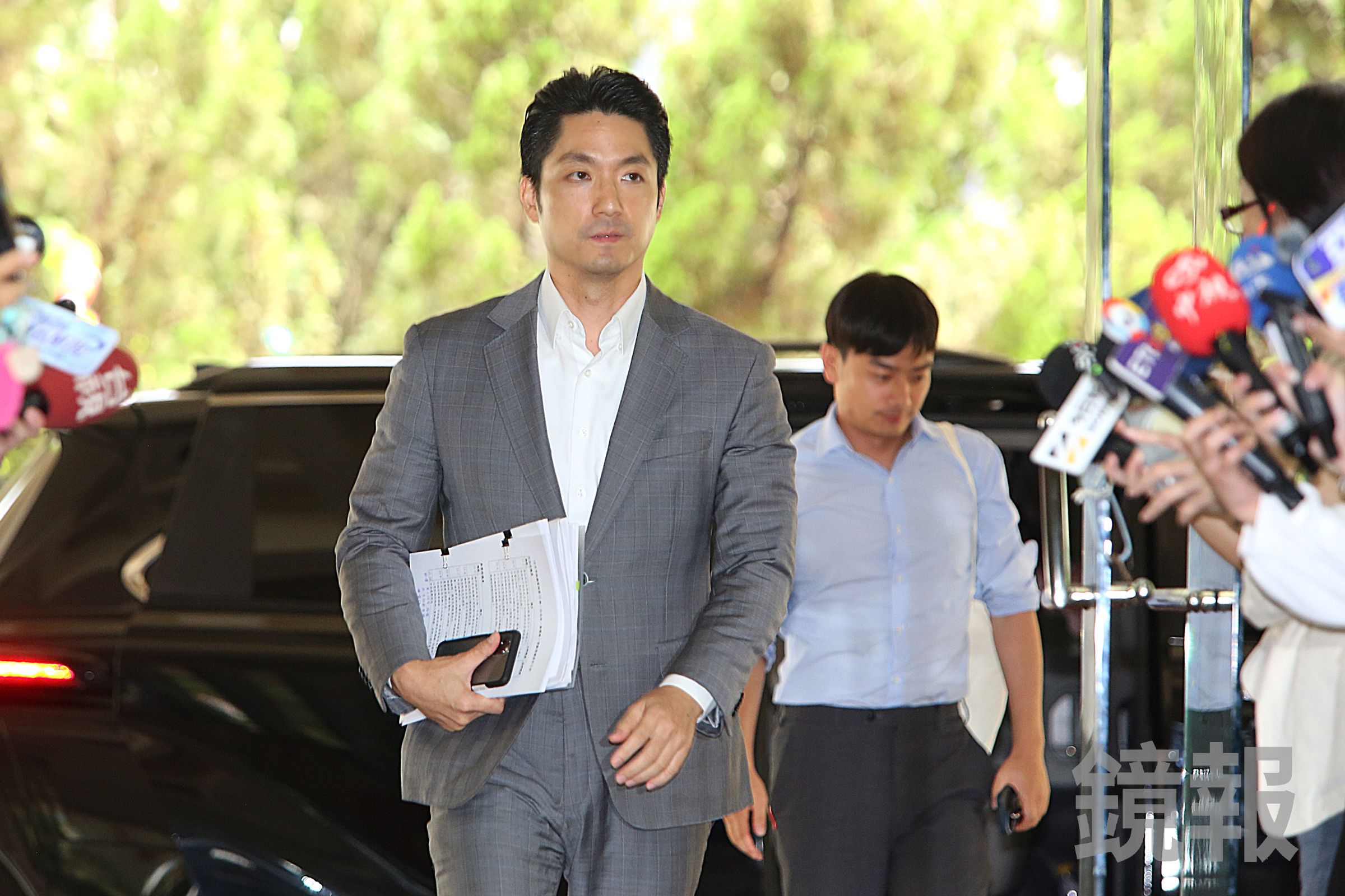 蔣萬安今笑著回應,自己和秦慧珠經常在許多場合碰面,也會交換意見。(鏡報姜永年)