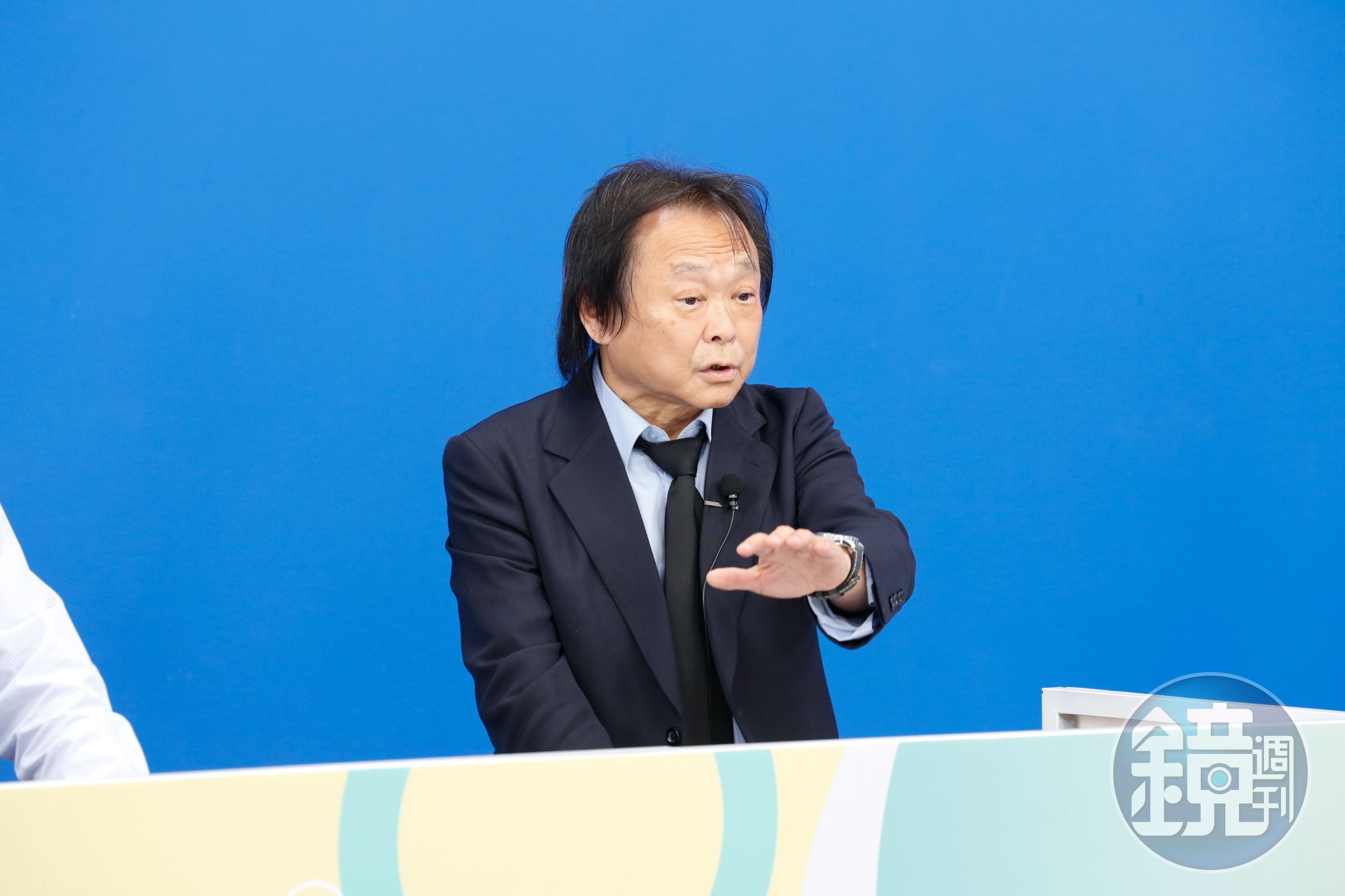 王世堅今表示,自己送的龍袍應該有對柯文哲達到「心理治療」效果。(本刊資料照)