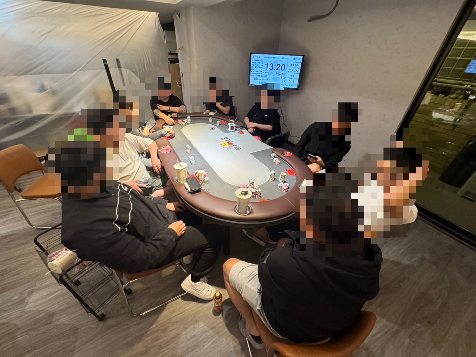 非法德州撲克館試營運2天 警上門逮人賭客裝無辜