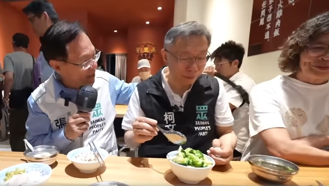 蔡壁如桌上「空空如也」，讓她一度以為「本來就是這樣子」。（翻攝自YouTube@柯文哲）
