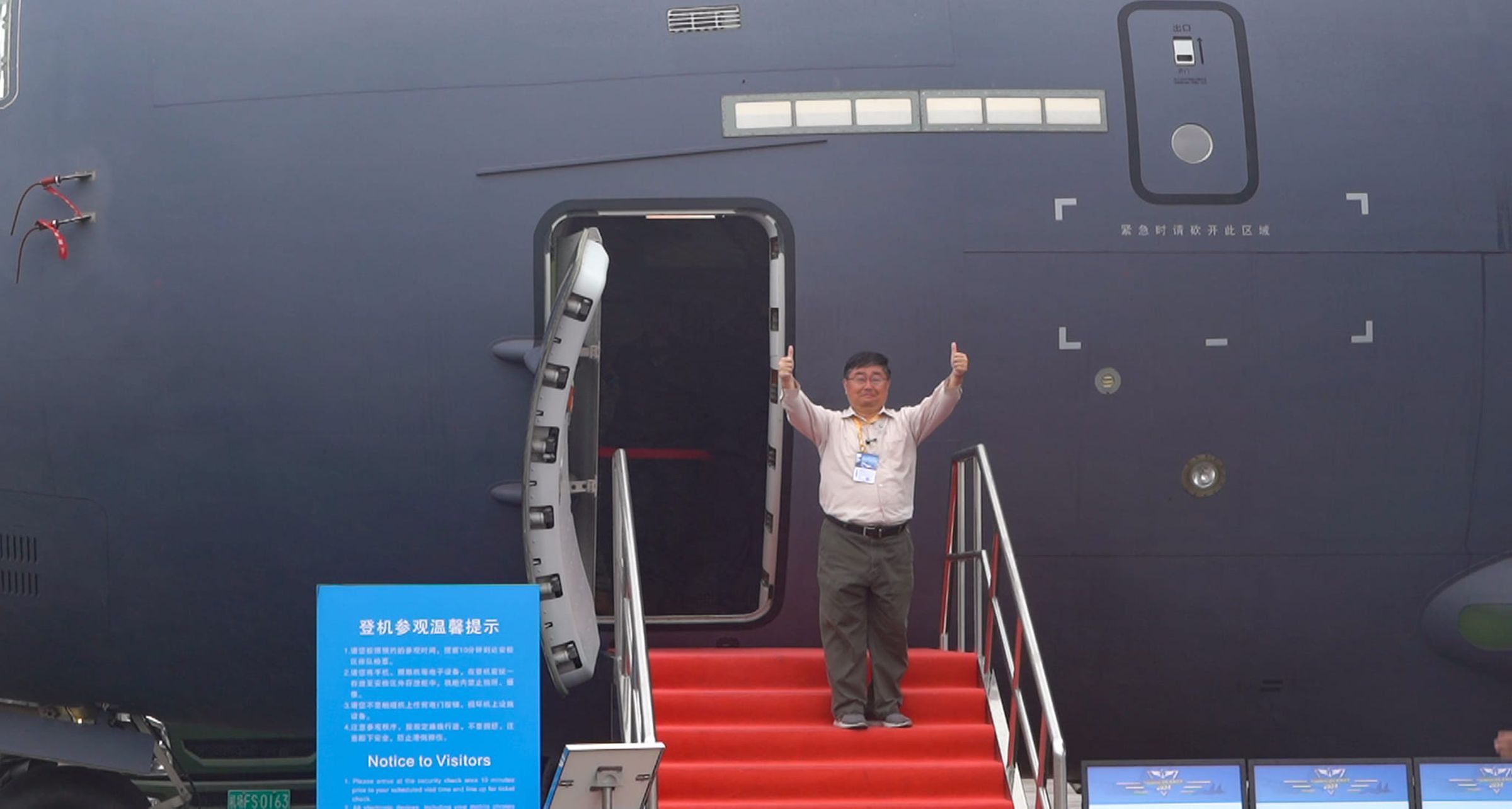 呂禮詩在中國「珠海航展」大讚共軍武器,引發國內輿論熱議。(翻攝自呂禮詩臉書)