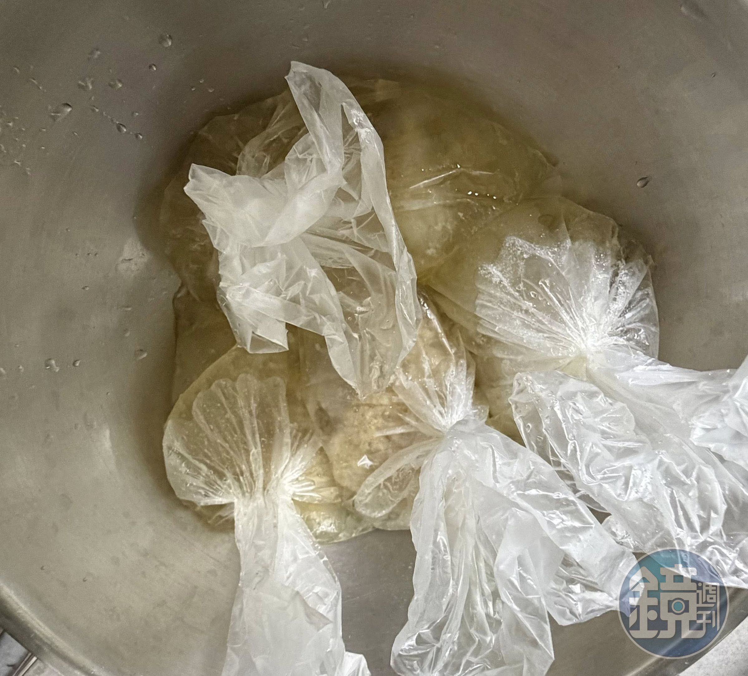 麟群送我的牛肉丸清湯，加入加湯底。