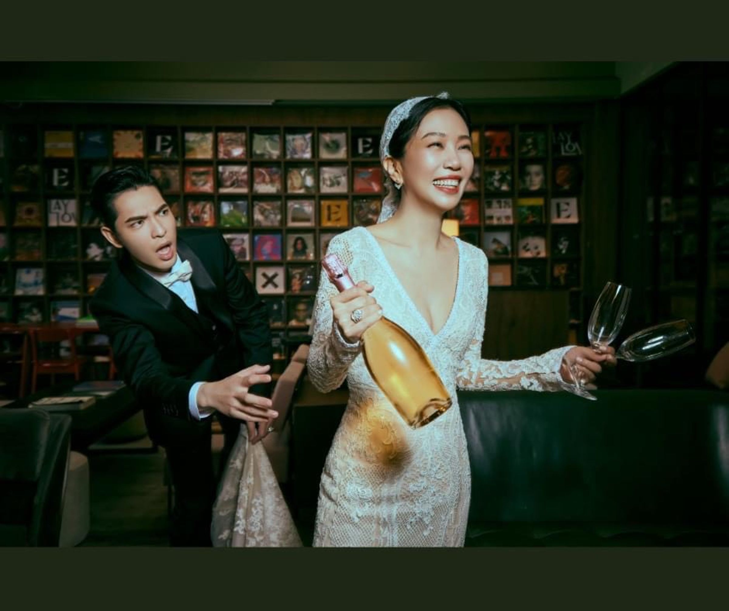 蕭敬騰與Summer婚紗照相當逗趣。（翻攝自蕭敬騰臉書）★《鏡週刊》關心您：未滿18歲禁止飲酒，飲酒過量害人害己，酒後不開車，安全有保障。