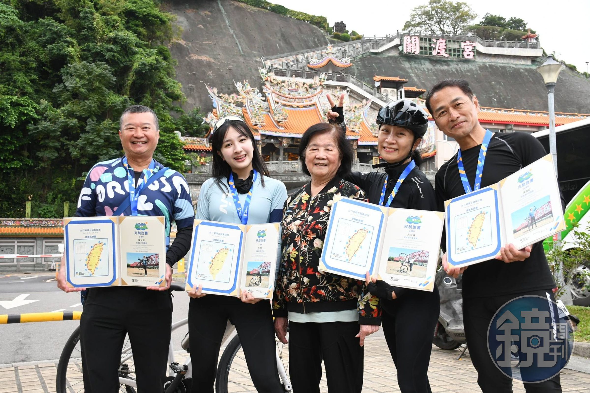 方文琳去年底和全家人一起騎自行環島。(翻攝臉書)