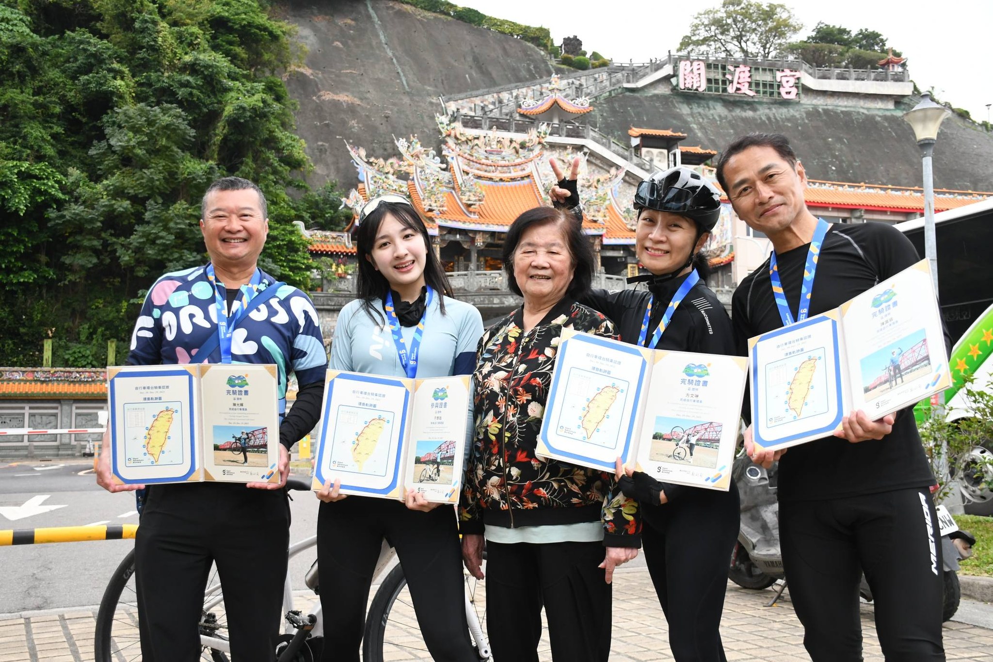 方文琳去年底和全家人一起騎自行環島。（翻攝臉書）
