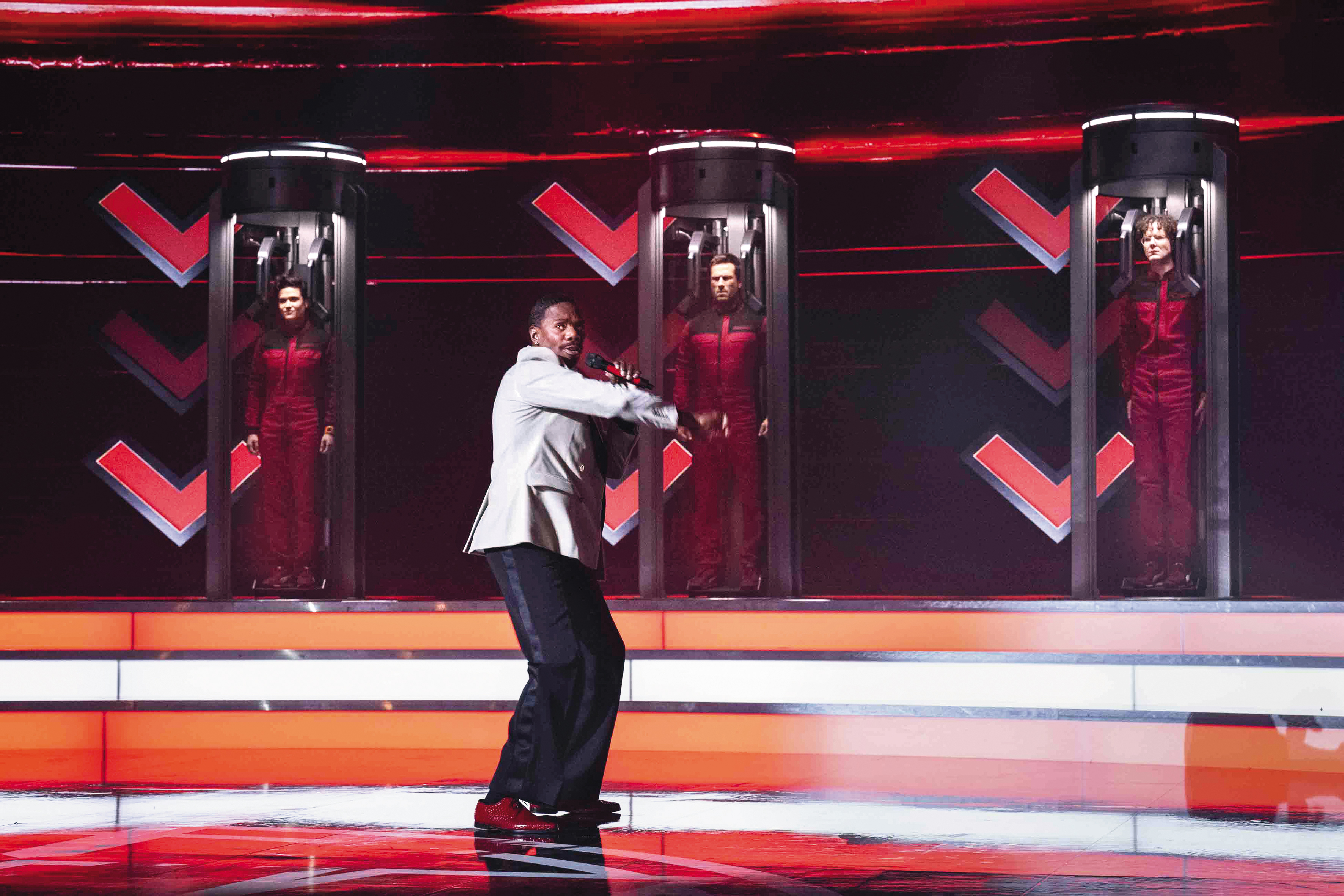 直播秀「逃亡遊戲」的參加者將被一群職業殺手追殺，若能挺過三十天可獲得一億美金巨額獎金。（UIP提供）