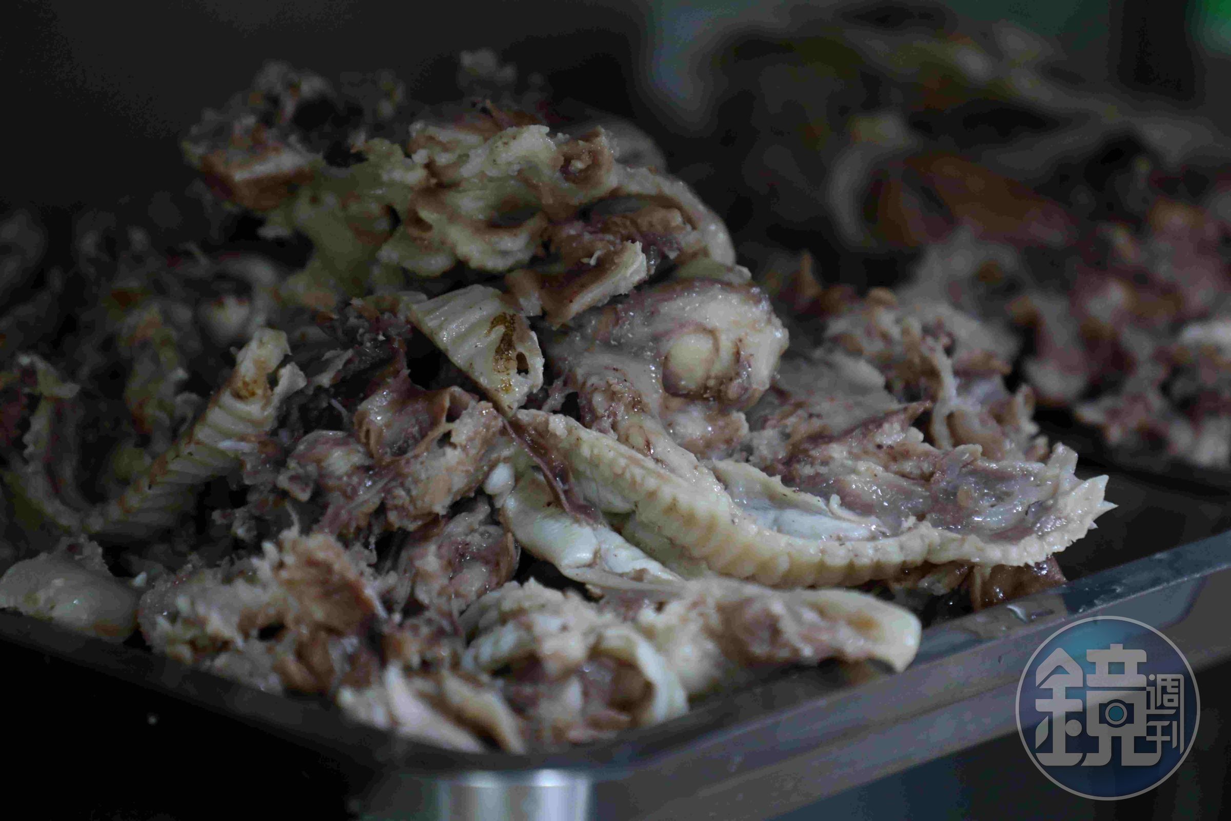 剛出鍋的豬頭肉,現切現賣,十分新鮮。